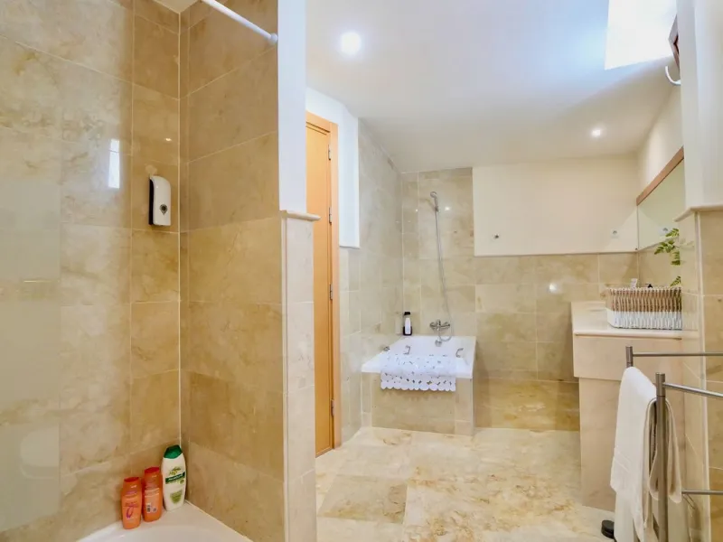 Apartment - Penthouse в продаже в Marbella, Málaga. В доме 3 спален и 3 ванных комнат. Площадь дома 186 м². Площадь участка 43 м²