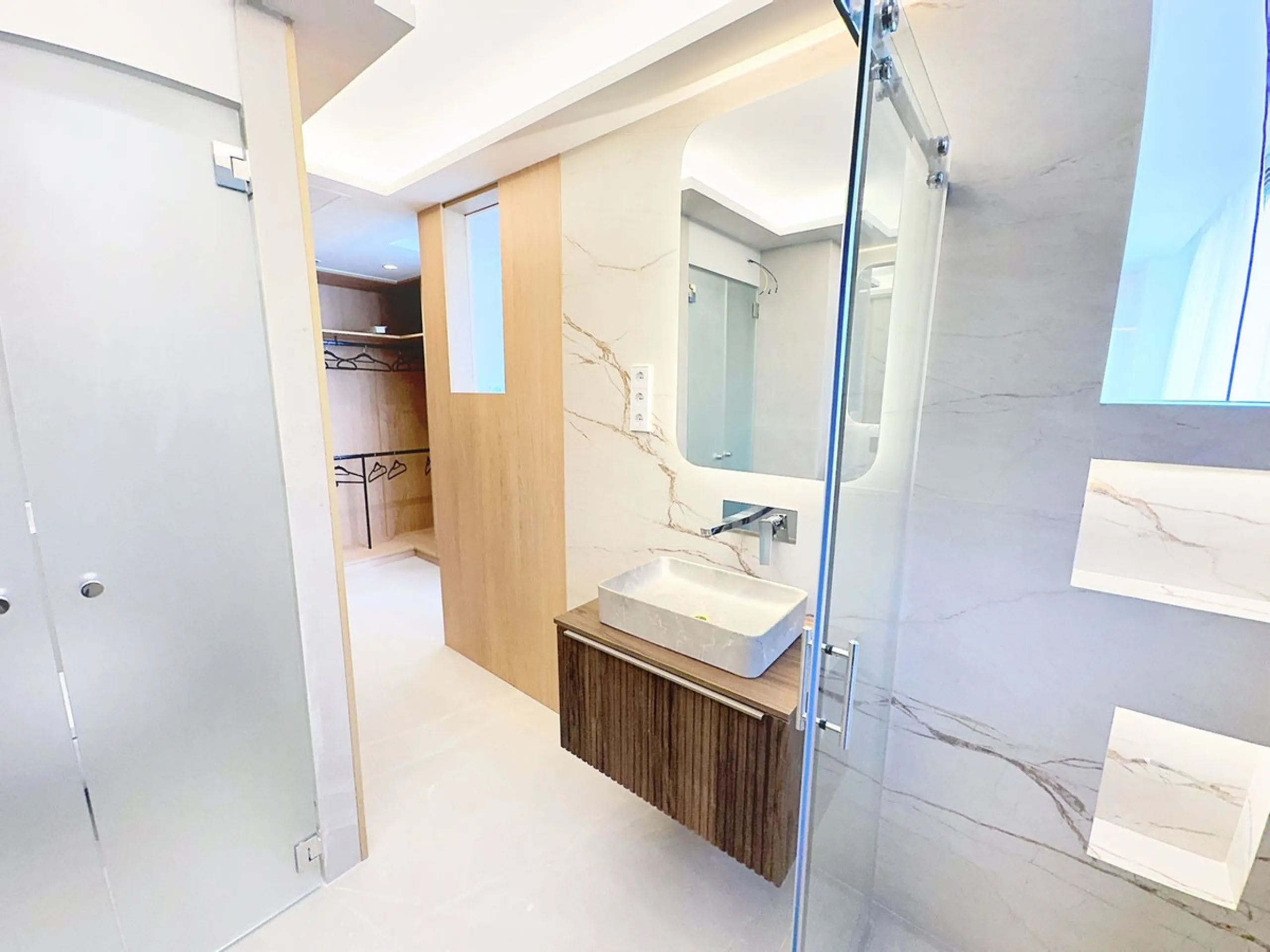 Imagine waking up each morning to soft Mediterranean light streaming through the windows, the calm of a beautifully maintained community, and the sea breeze accompanying your first coffee of the day. All of this from a spacious glass-enclosed terrace with