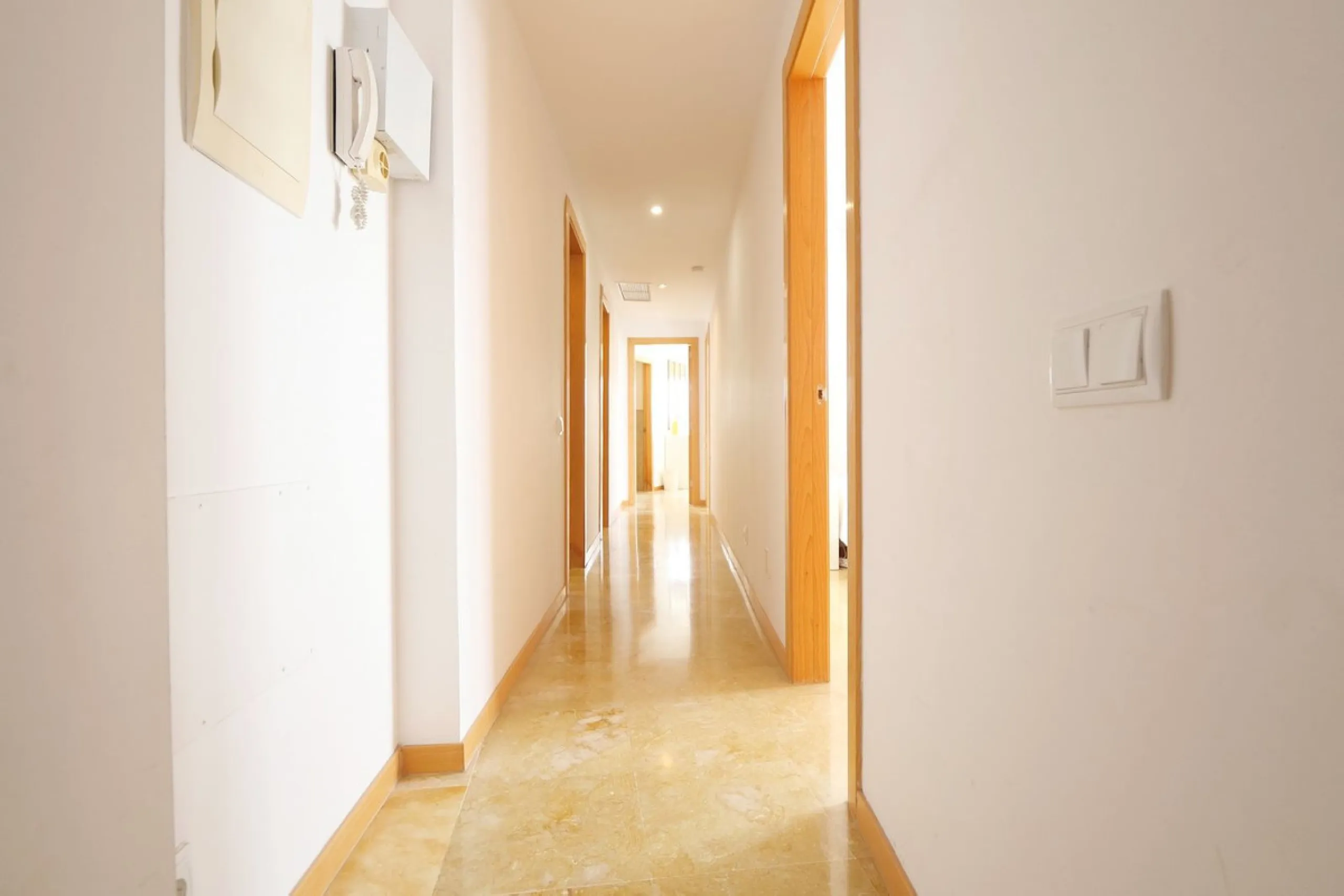 Apartment - Penthouse в продаже в Marbella, Málaga. В доме 3 спален и 3 ванных комнат. Площадь дома 186 м². Площадь участка 43 м²
