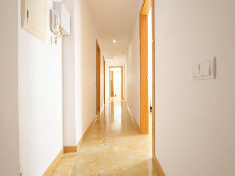 Apartment - Penthouse в продаже в Marbella, Málaga. В доме 3 спален и 3 ванных комнат. Площадь дома 186 м². Площадь участка 43 м²