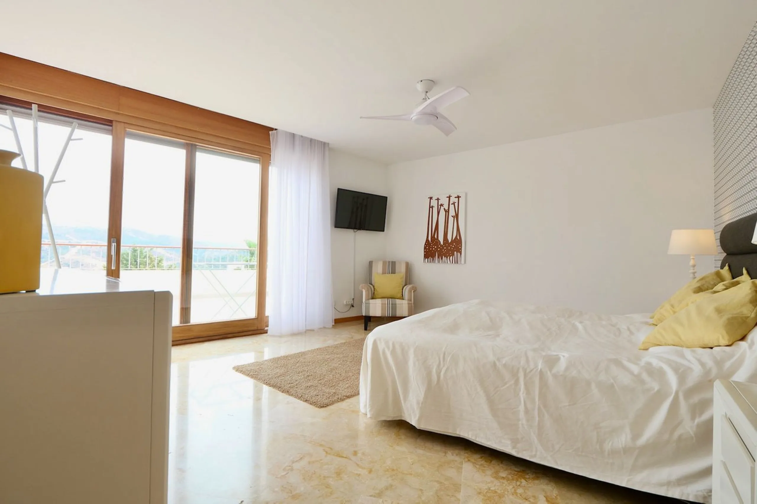 Apartment - Penthouse в продаже в Marbella, Málaga. В доме 3 спален и 3 ванных комнат. Площадь дома 186 м². Площадь участка 43 м²