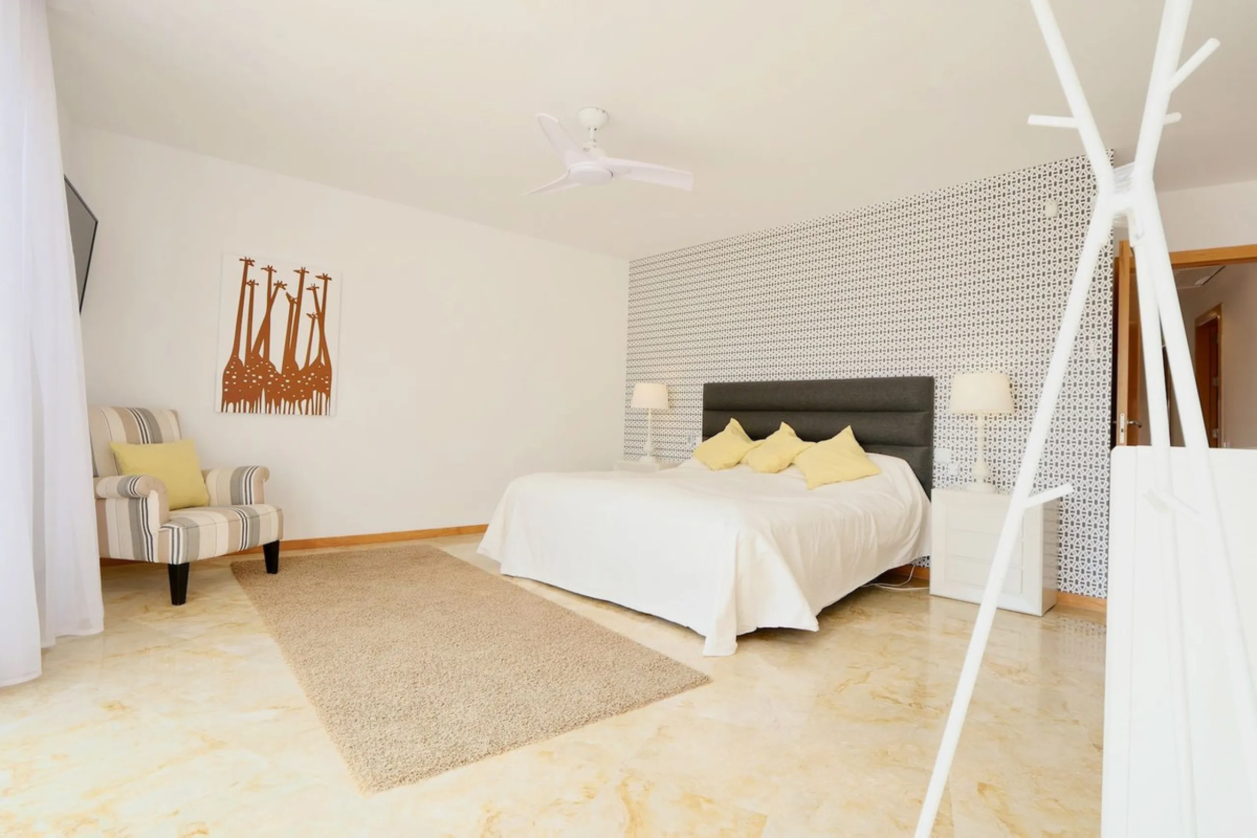 Apartment - Penthouse в продаже в Marbella, Málaga. В доме 3 спален и 3 ванных комнат. Площадь дома 186 м². Площадь участка 43 м²