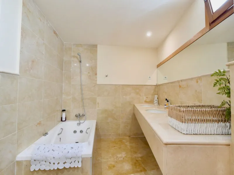 Apartment - Penthouse в продаже в Marbella, Málaga. В доме 3 спален и 3 ванных комнат. Площадь дома 186 м². Площадь участка 43 м²