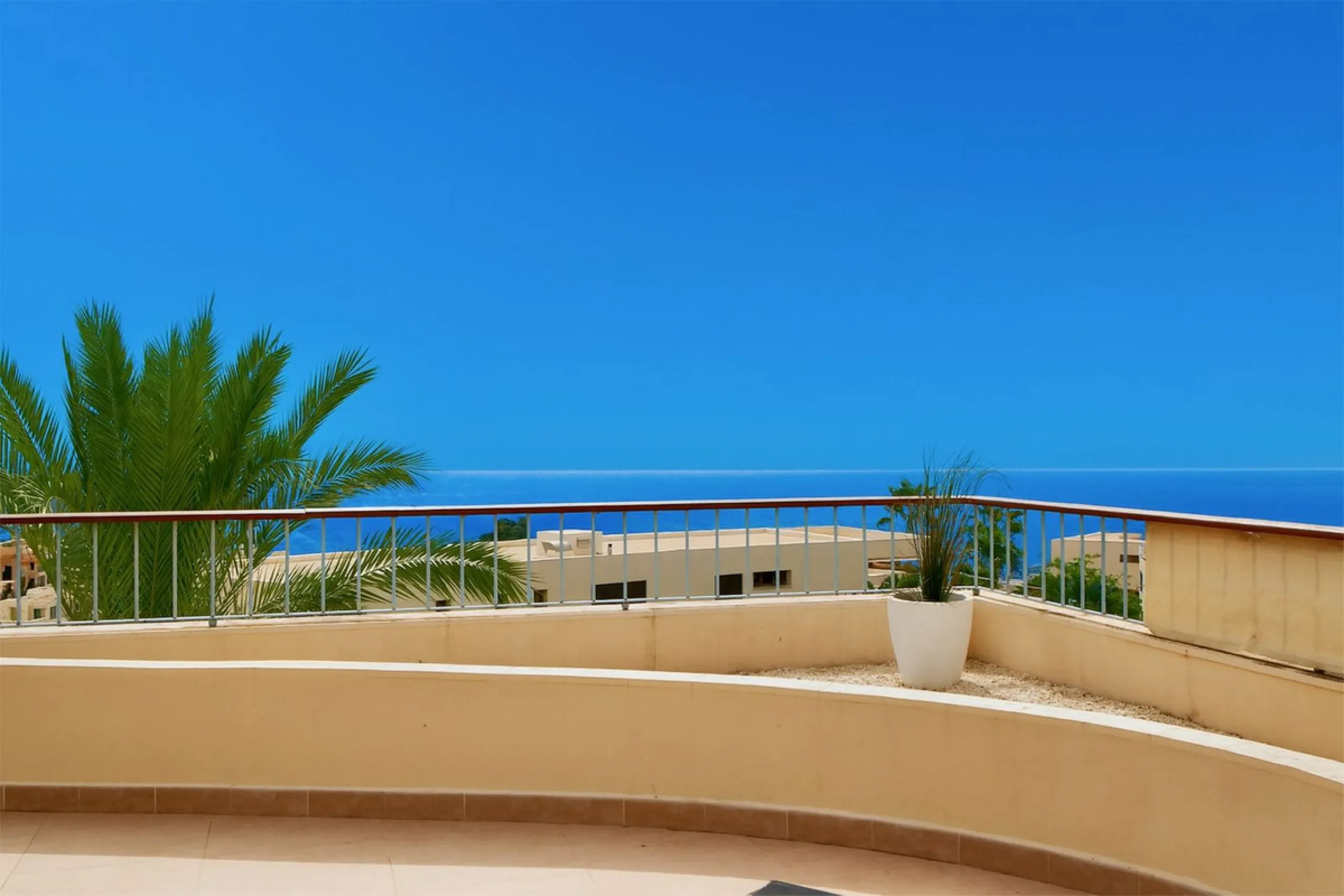 Apartment - Penthouse в продаже в Marbella, Málaga. В доме 3 спален и 3 ванных комнат. Площадь дома 186 м². Площадь участка 43 м²