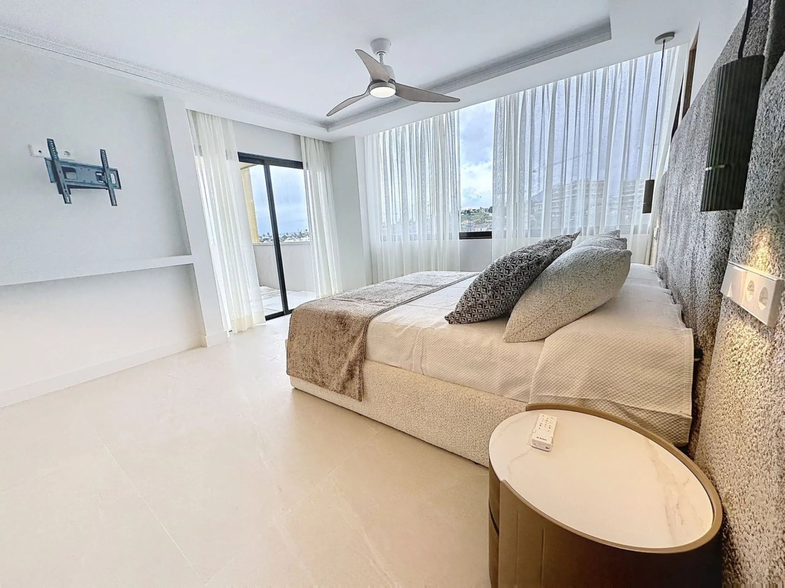 Imagine waking up each morning to soft Mediterranean light streaming through the windows, the calm of a beautifully maintained community, and the sea breeze accompanying your first coffee of the day. All of this from a spacious glass-enclosed terrace with