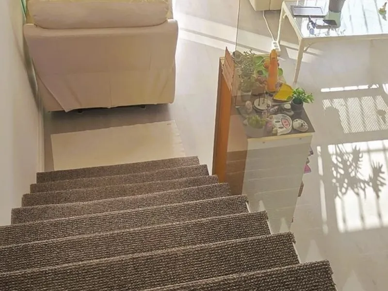 Discover this charming townhouse in Los Altos de Los Monteros, one of the most exclusive residential areas in East Marbella. With a south-facing orientation offering panoramic views of Marbella Bay, this property combines elegance, natural light, and an i