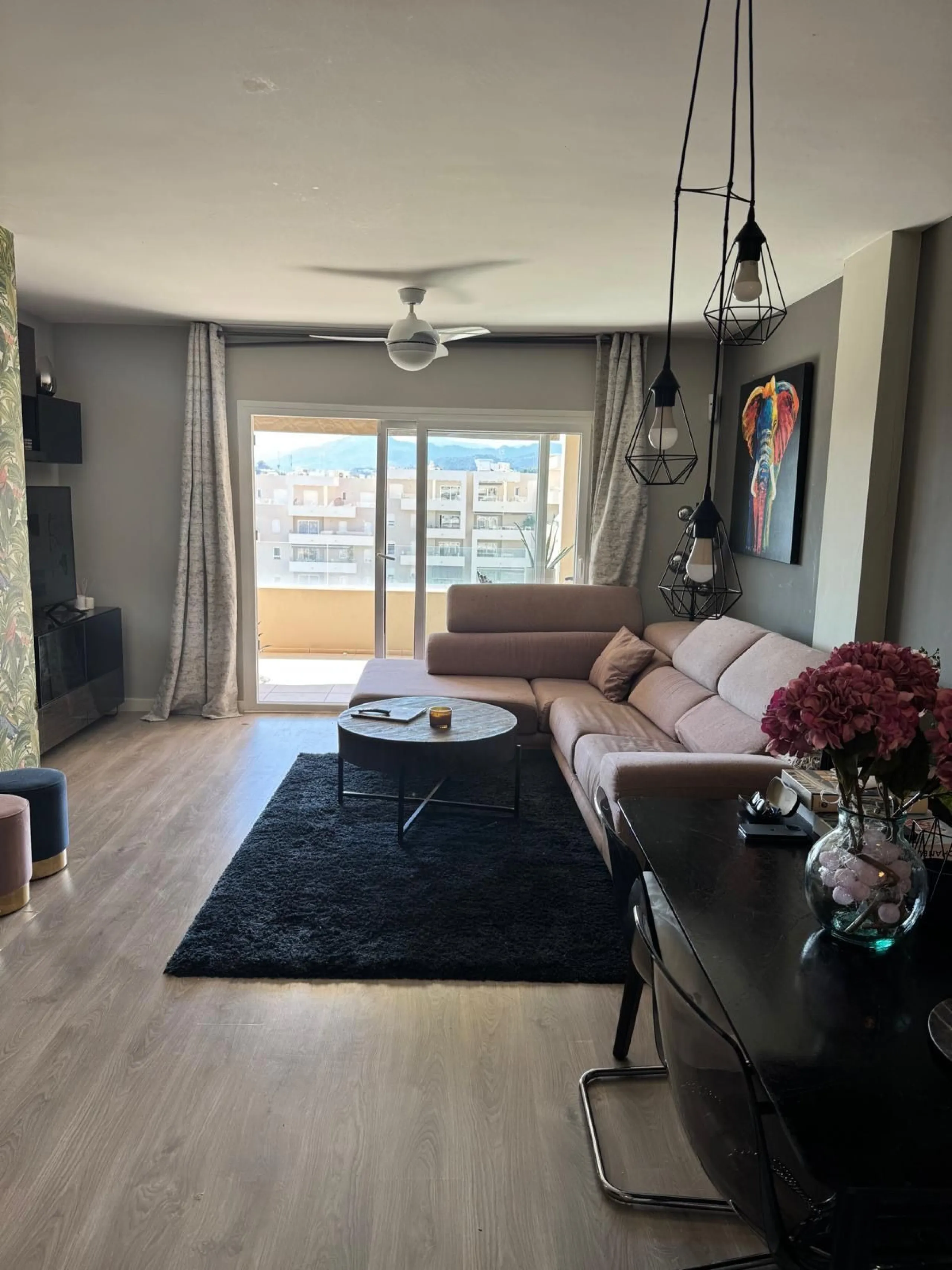Beautiful apartment For Sale in Albatros! with amazing sea views!