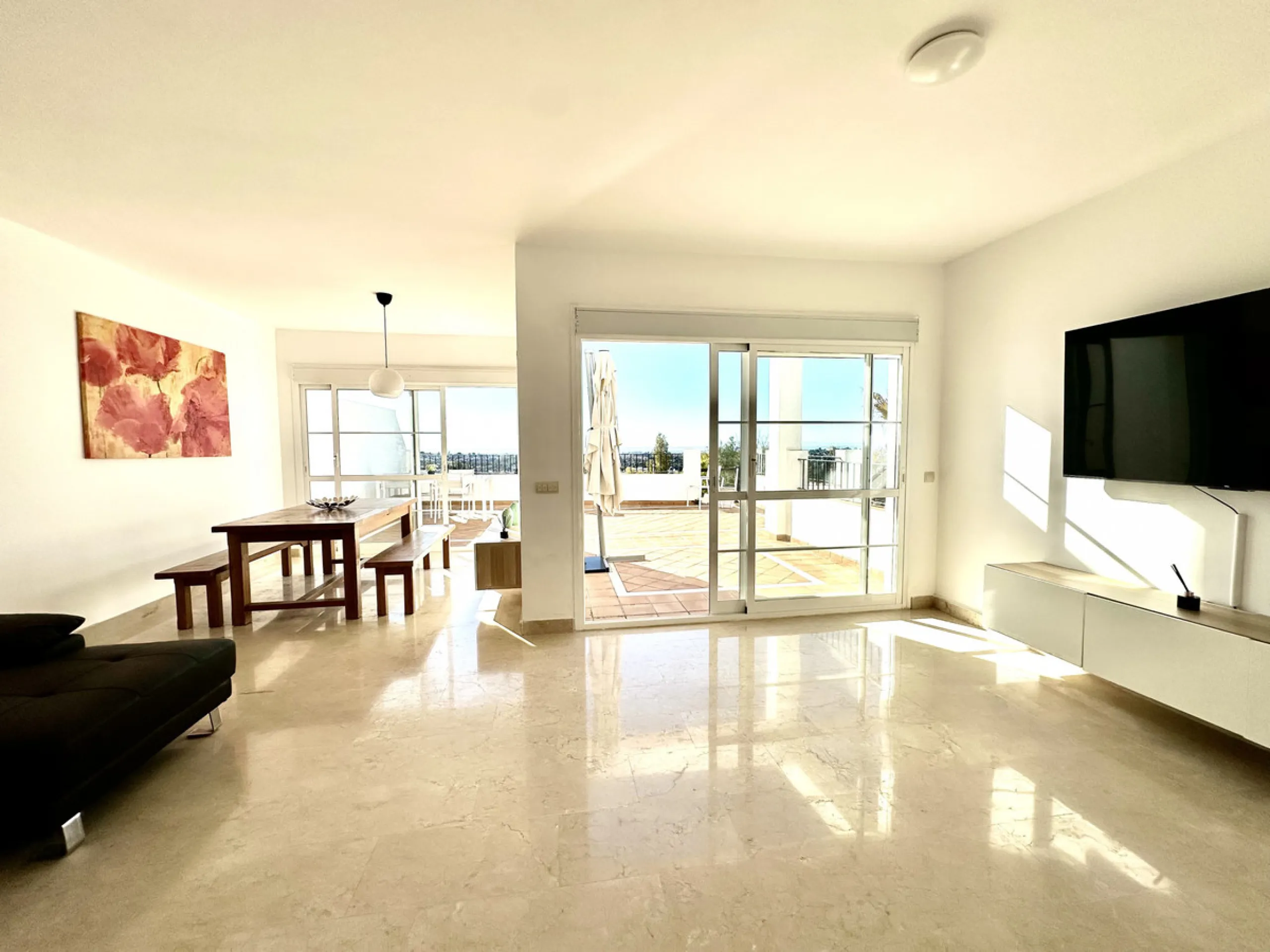 House - Semi-Detached House в продаже в Benahavís, Málaga. В доме 3 спален и 3 ванных комнат. Площадь дома 191 м²