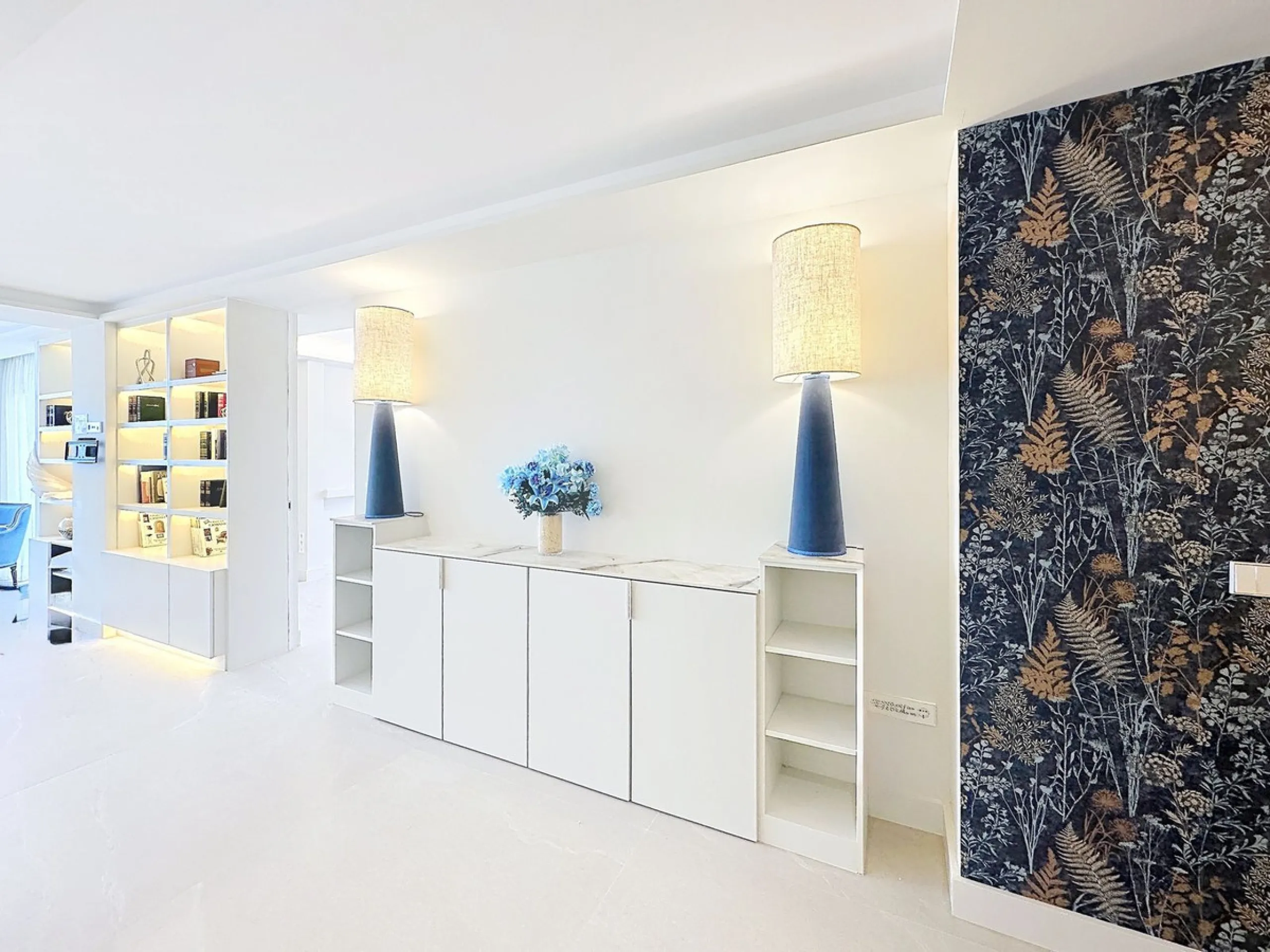 Imagine waking up each morning to soft Mediterranean light streaming through the windows, the calm of a beautifully maintained community, and the sea breeze accompanying your first coffee of the day. All of this from a spacious glass-enclosed terrace with