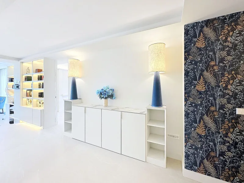Imagine waking up each morning to soft Mediterranean light streaming through the windows, the calm of a beautifully maintained community, and the sea breeze accompanying your first coffee of the day. All of this from a spacious glass-enclosed terrace with