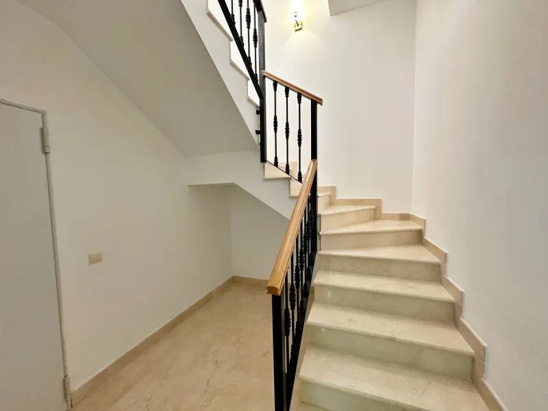 House - Semi-Detached House в продаже в Benahavís, Málaga. В доме 3 спален и 3 ванных комнат. Площадь дома 191 м²