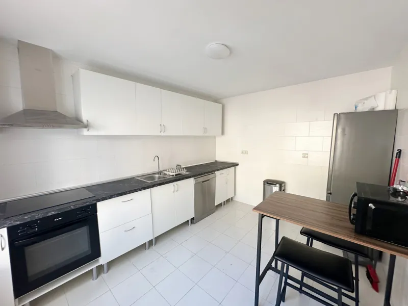 House - Semi-Detached House в продаже в Benahavís, Málaga. В доме 3 спален и 3 ванных комнат. Площадь дома 191 м²