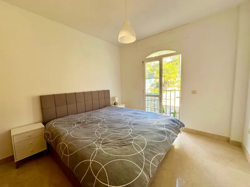 House - Semi-Detached House в продаже в Benahavís, Málaga. В доме 3 спален и 3 ванных комнат. Площадь дома 191 м²
