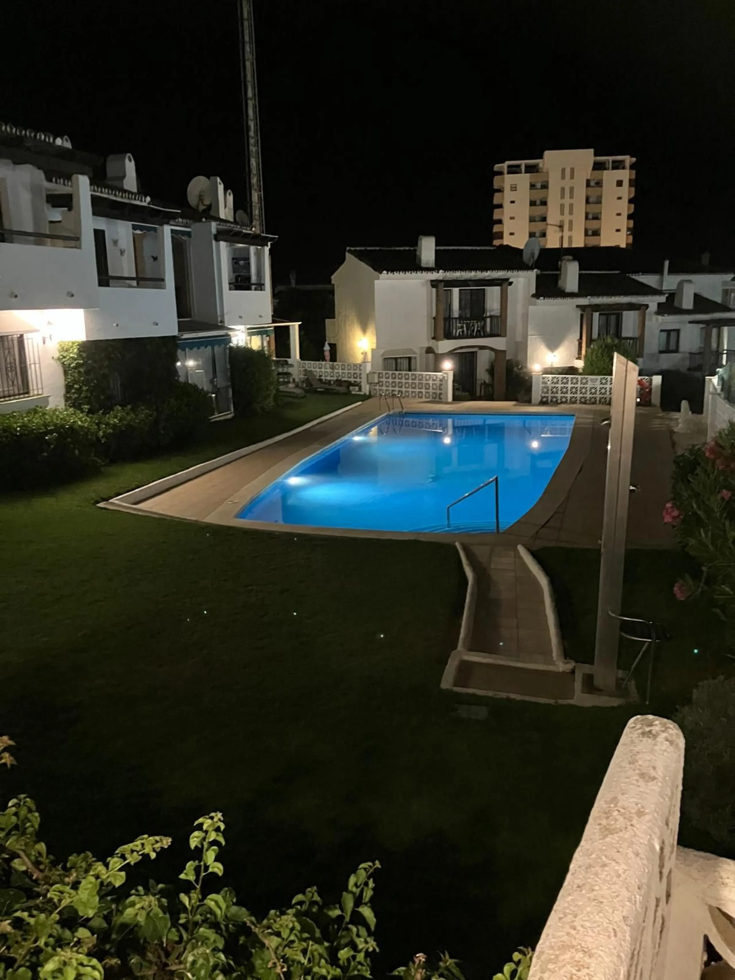 Ground floor garden apartment. Located on Calle Sirius in Riviera (lower part).