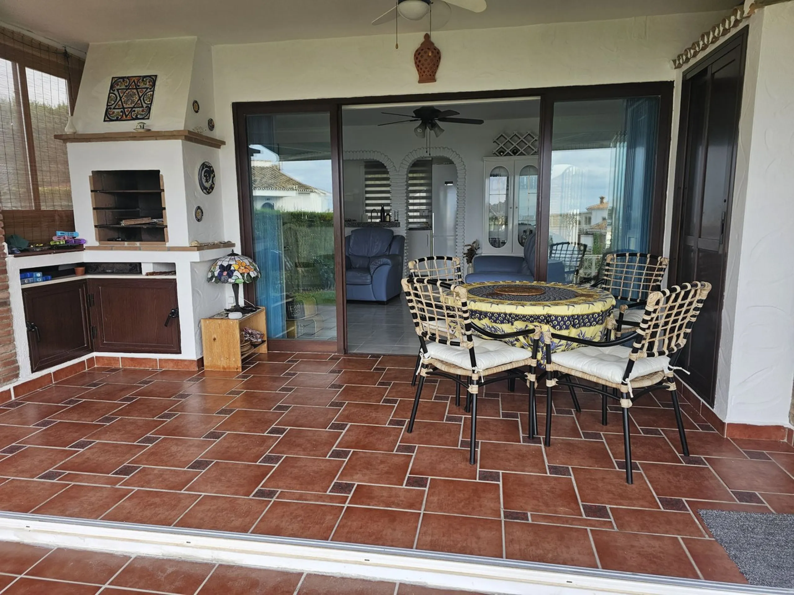 Ground floor garden apartment. Located on Calle Sirius in Riviera (lower part).