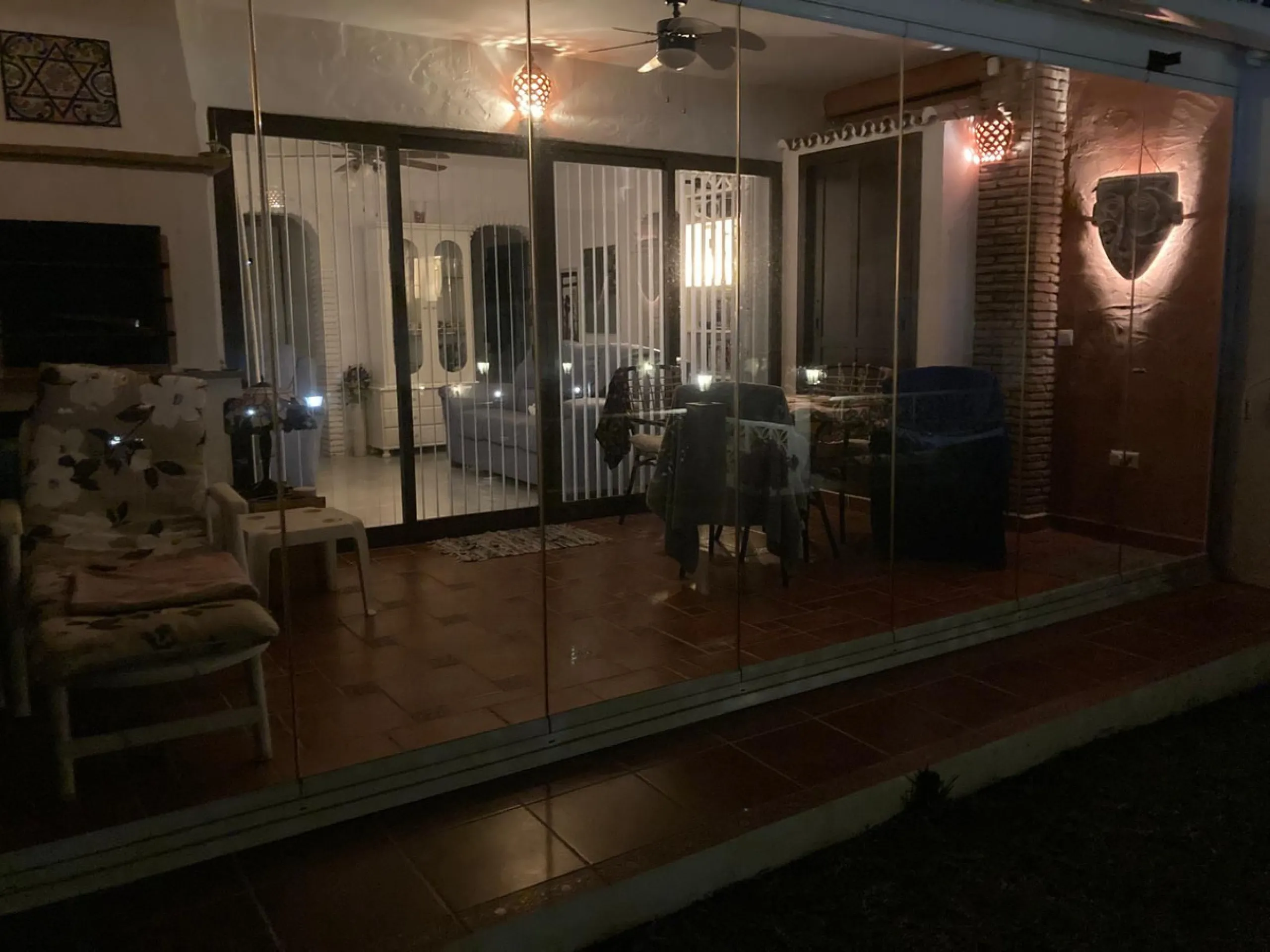 Ground floor garden apartment. Located on Calle Sirius in Riviera (lower part).