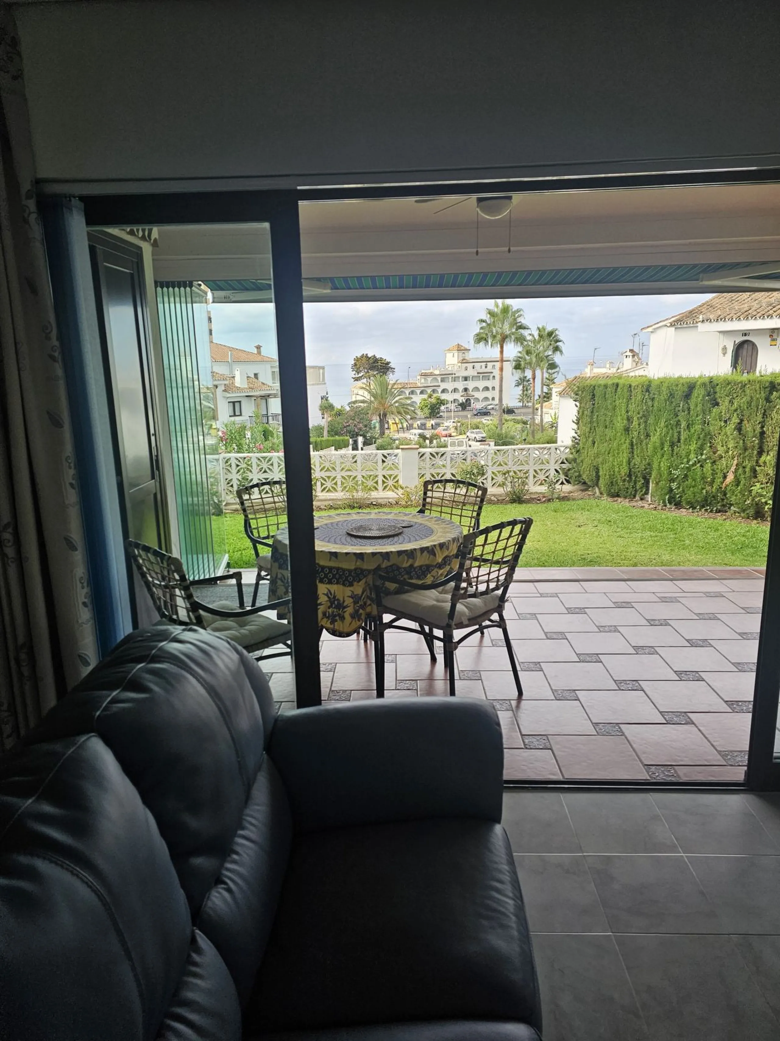 Ground floor garden apartment. Located on Calle Sirius in Riviera (lower part).