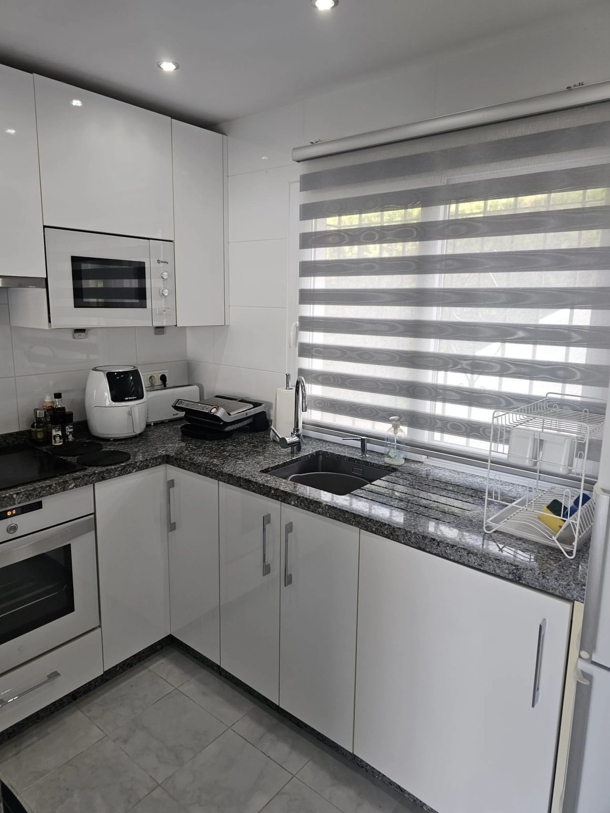 Ground floor garden apartment. Located on Calle Sirius in Riviera (lower part).