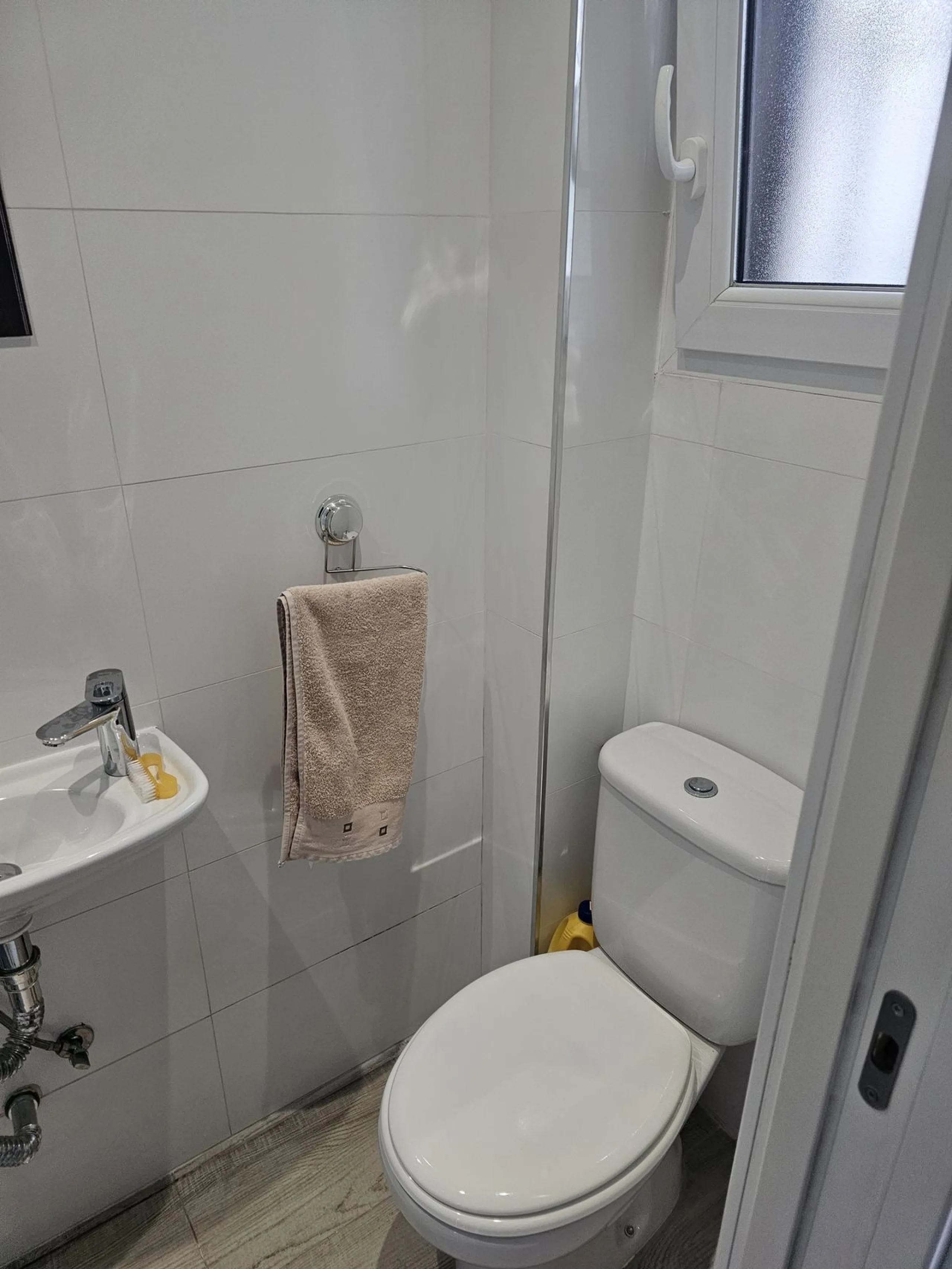 Ground floor garden apartment. Located on Calle Sirius in Riviera (lower part).