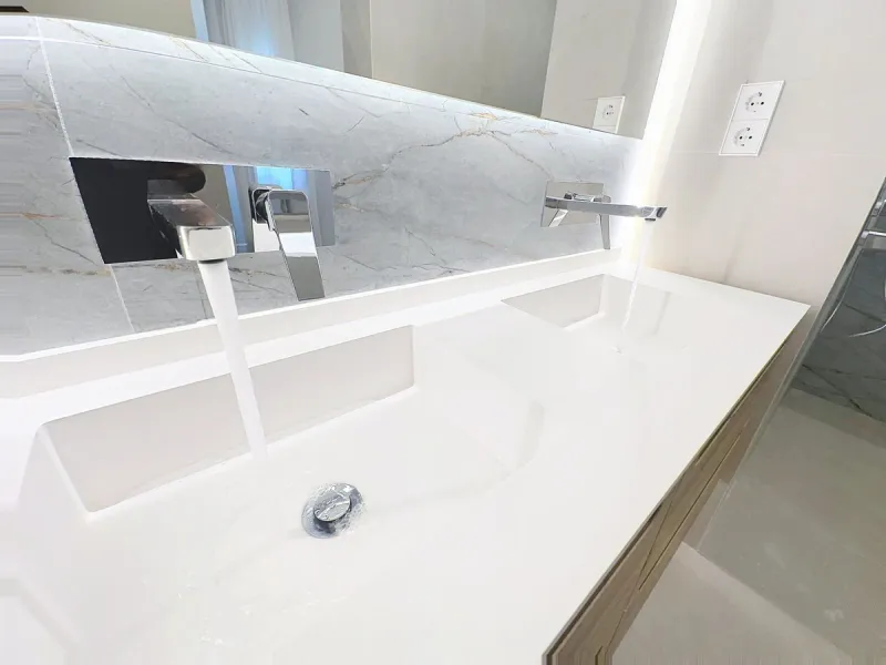 Imagine waking up each morning to soft Mediterranean light streaming through the windows, the calm of a beautifully maintained community, and the sea breeze accompanying your first coffee of the day. All of this from a spacious glass-enclosed terrace with