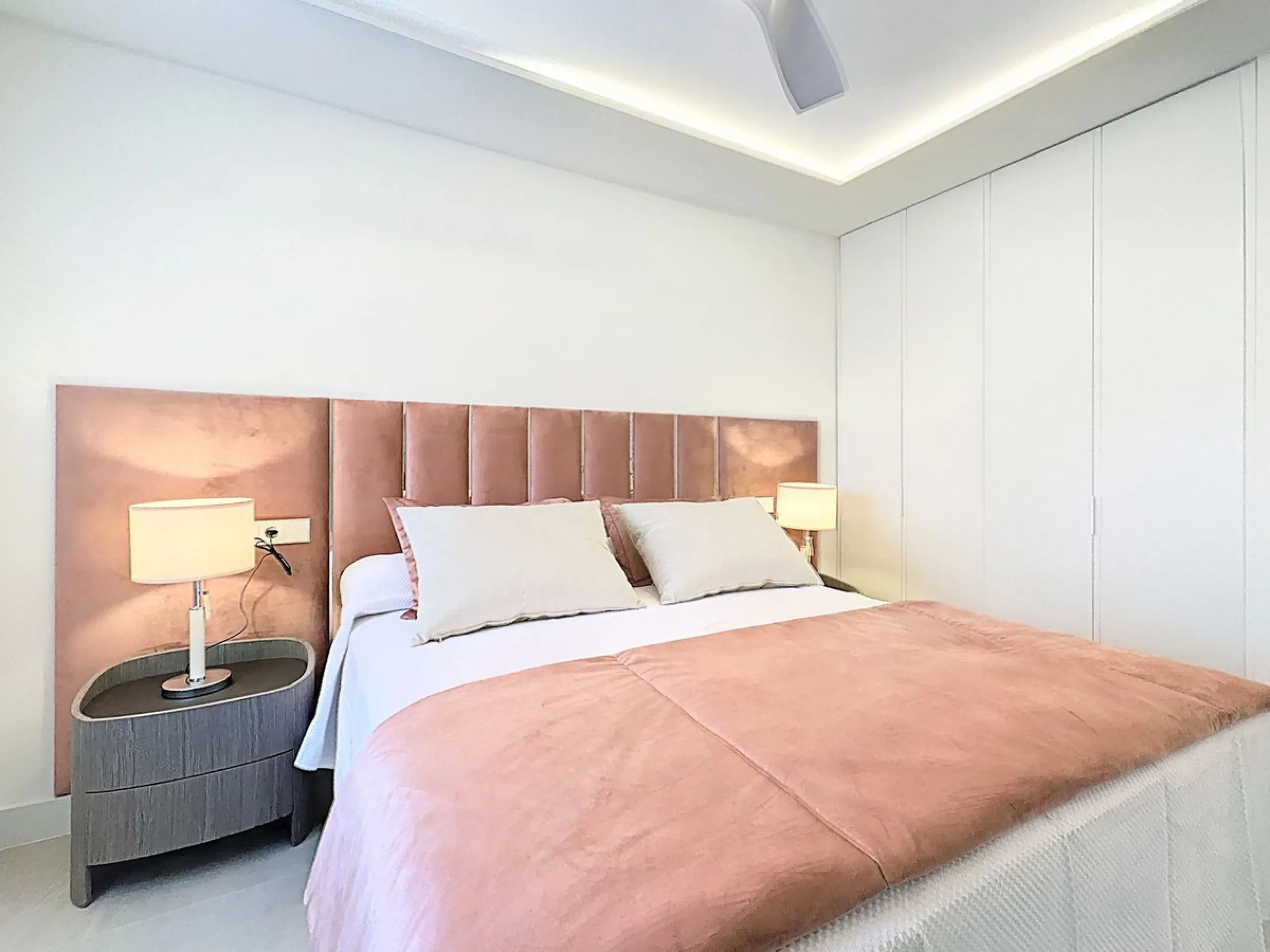 Imagine waking up each morning to soft Mediterranean light streaming through the windows, the calm of a beautifully maintained community, and the sea breeze accompanying your first coffee of the day. All of this from a spacious glass-enclosed terrace with