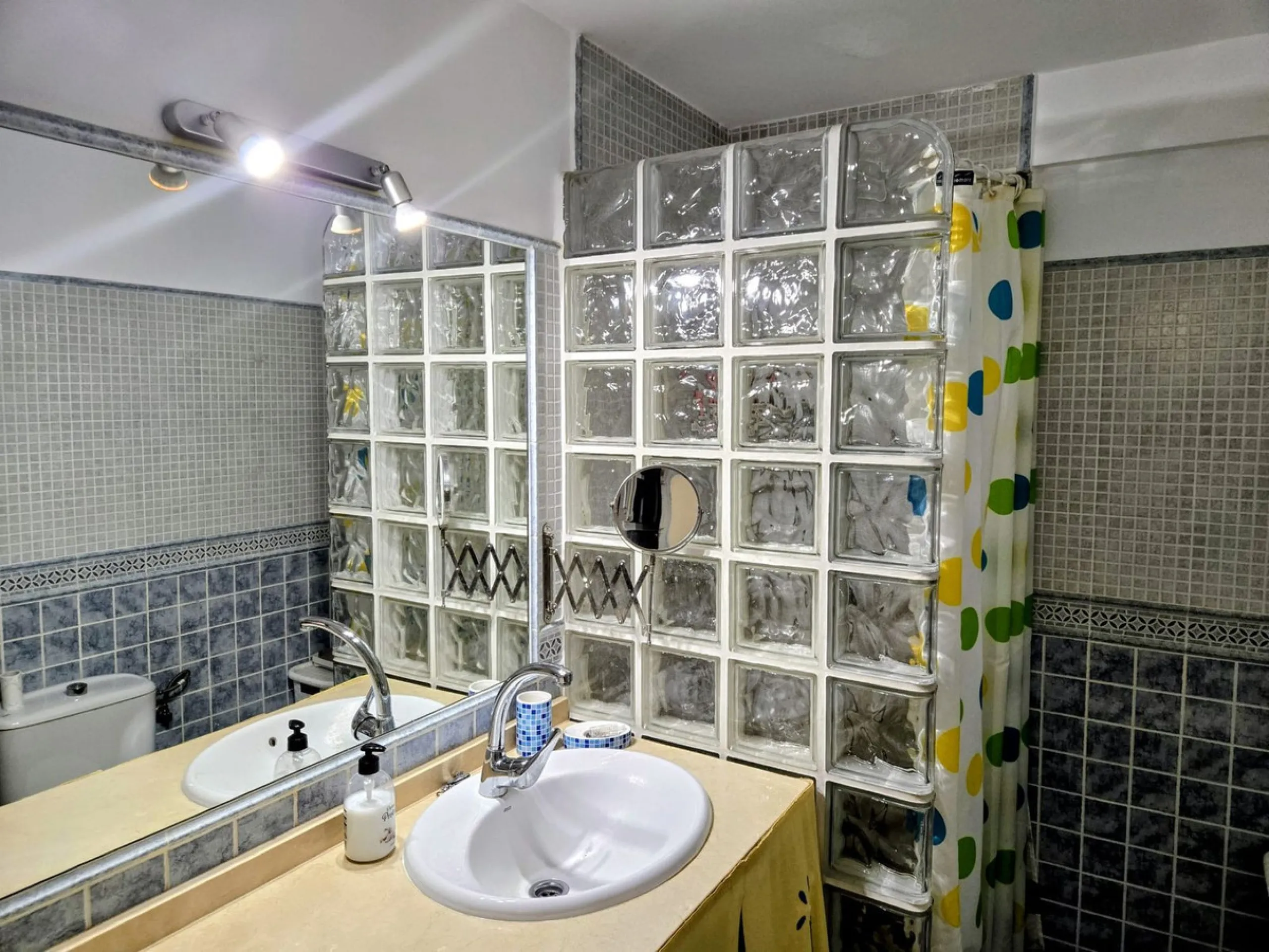 Bright One-Bed Apartment with Terrace in Edificio Libra, Montemar/La Carihuela