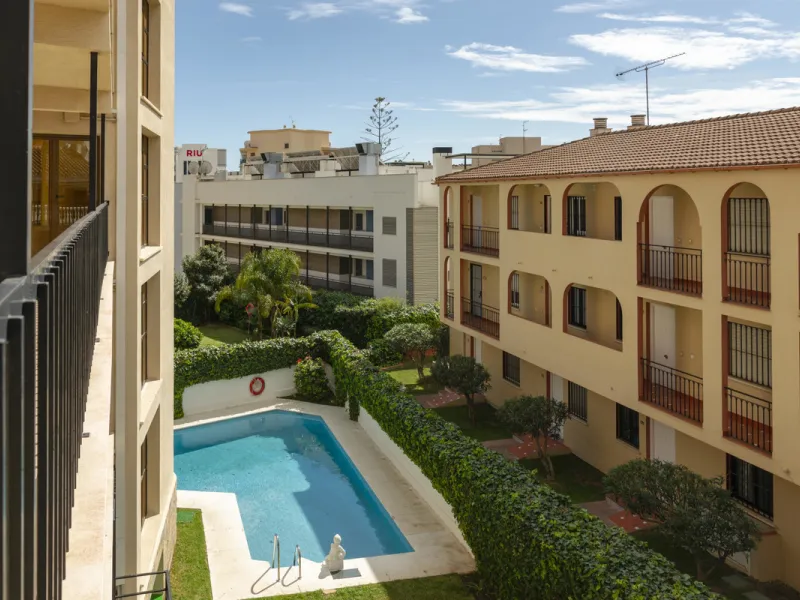 Bright One-Bed Apartment with Terrace in Edificio Libra, Montemar/La Carihuela