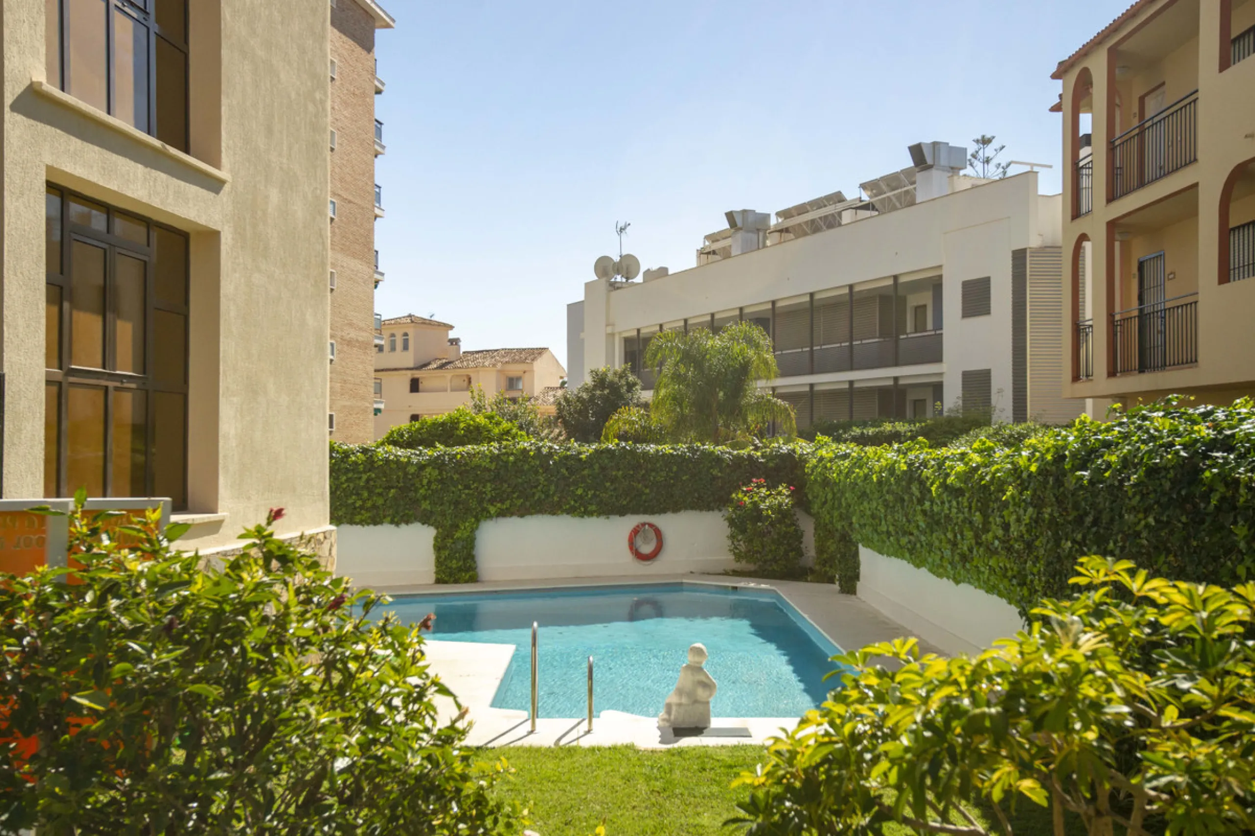Bright One-Bed Apartment with Terrace in Edificio Libra, Montemar/La Carihuela