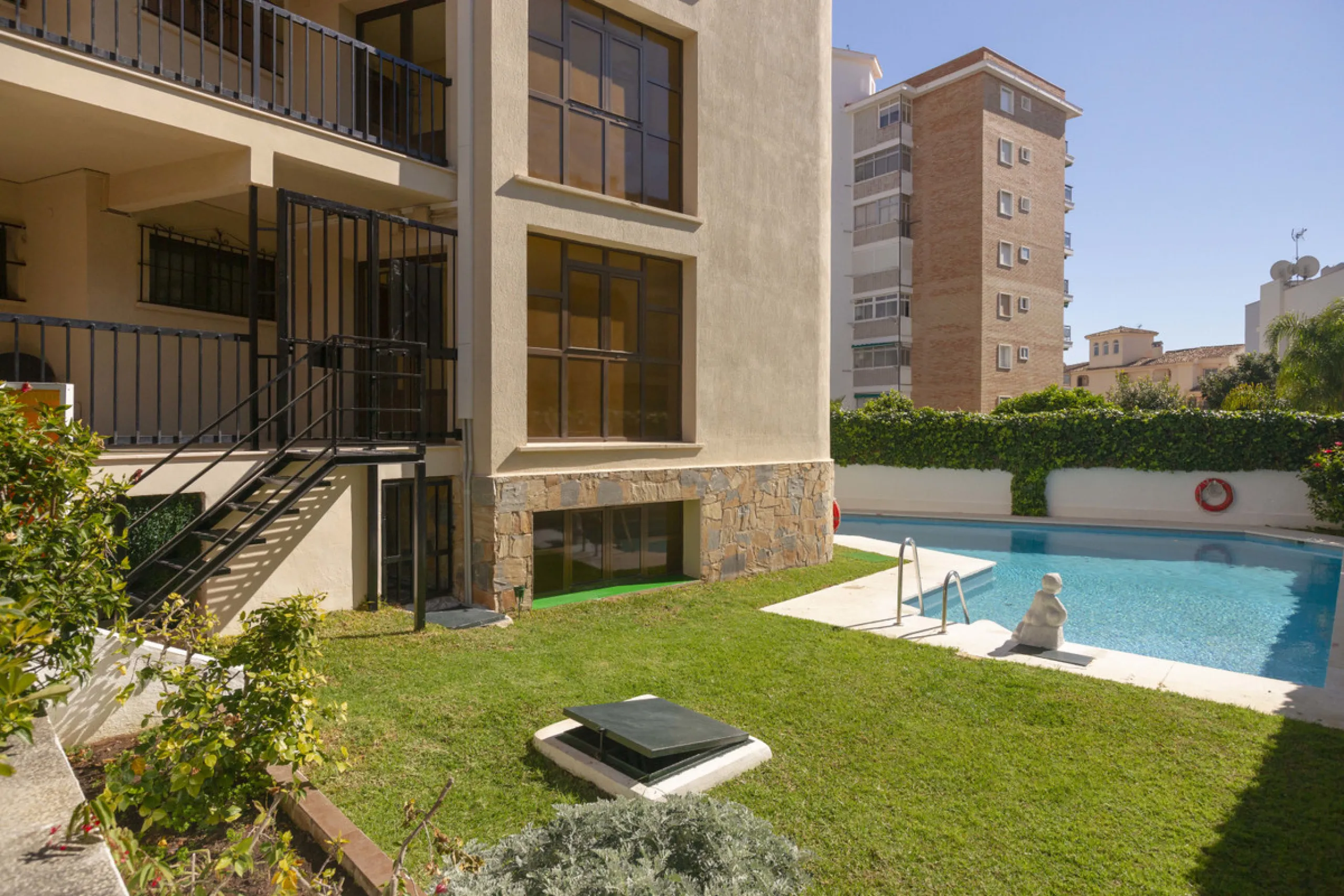 Bright One-Bed Apartment with Terrace in Edificio Libra, Montemar/La Carihuela