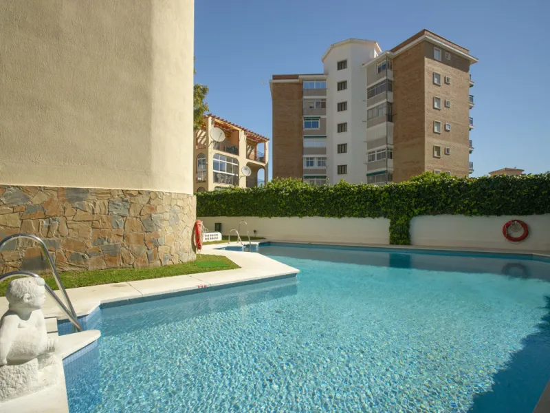 Bright One-Bed Apartment with Terrace in Edificio Libra, Montemar/La Carihuela