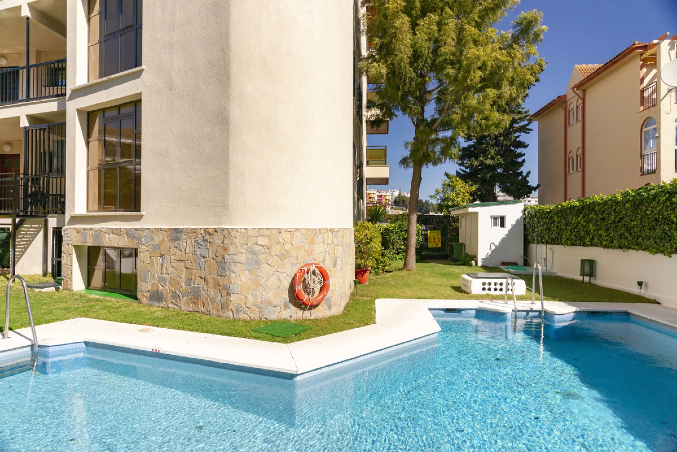 Bright One-Bed Apartment with Terrace in Edificio Libra, Montemar/La Carihuela