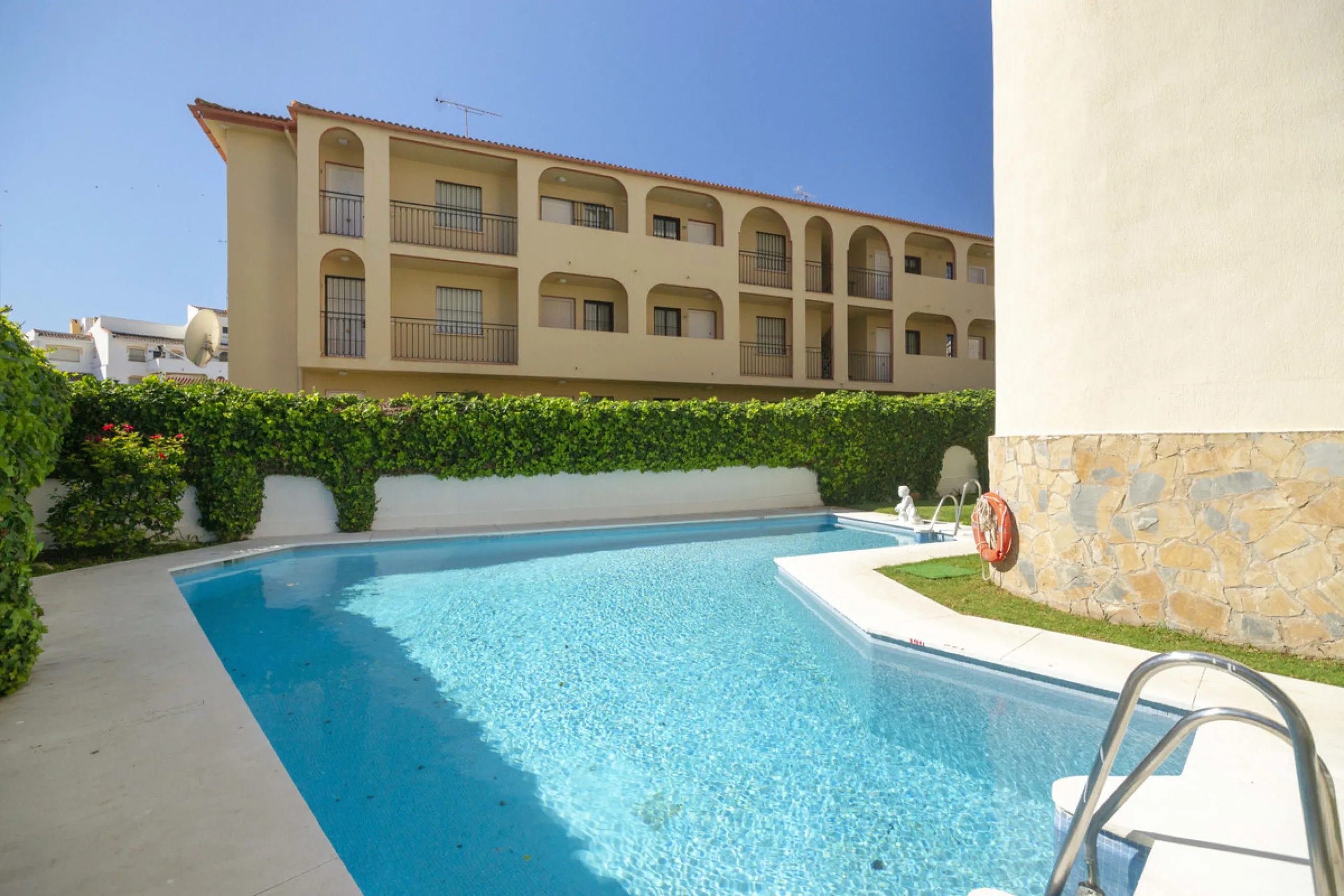 Bright One-Bed Apartment with Terrace in Edificio Libra, Montemar/La Carihuela