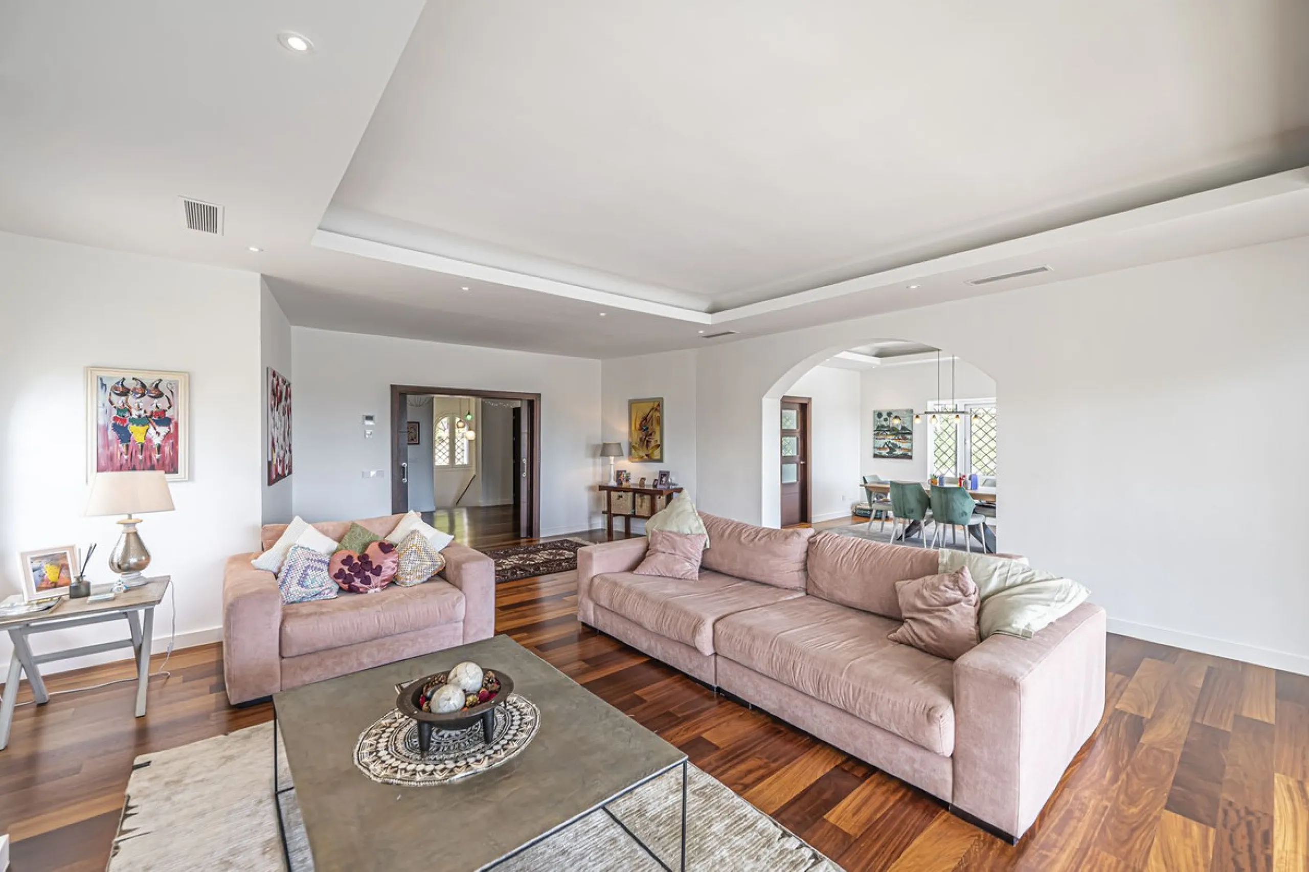 VILLA WITH LARGE PLOT NEXT TO EL PARAÍSO GOLF