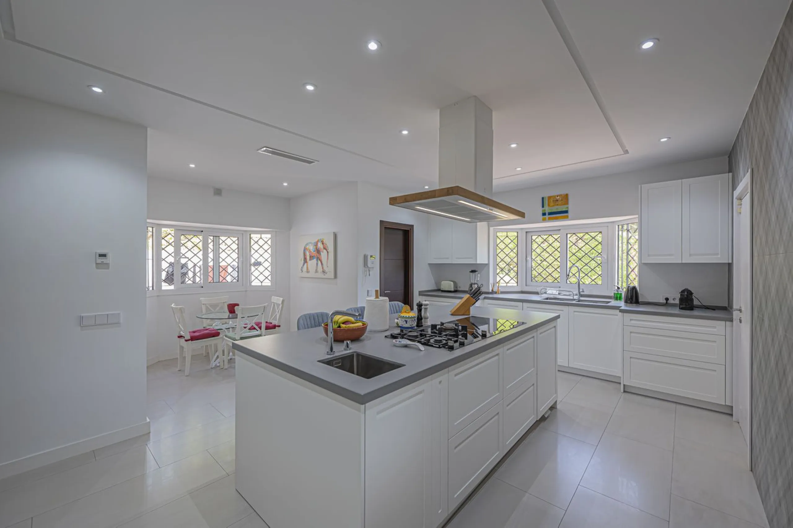 VILLA WITH LARGE PLOT NEXT TO EL PARAÍSO GOLF