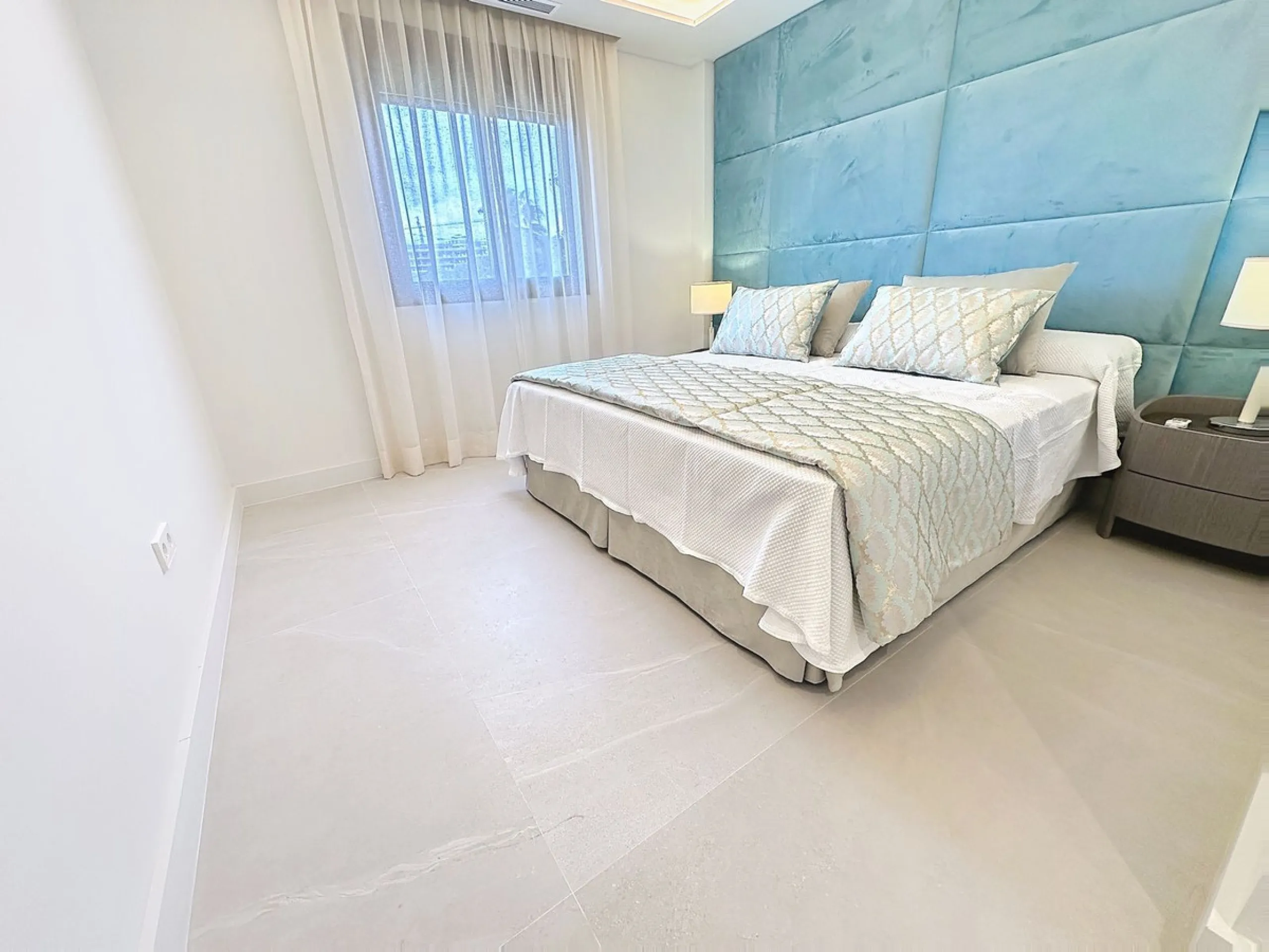 Imagine waking up each morning to soft Mediterranean light streaming through the windows, the calm of a beautifully maintained community, and the sea breeze accompanying your first coffee of the day. All of this from a spacious glass-enclosed terrace with