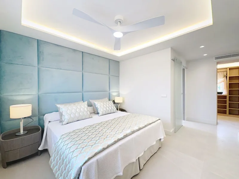 Imagine waking up each morning to soft Mediterranean light streaming through the windows, the calm of a beautifully maintained community, and the sea breeze accompanying your first coffee of the day. All of this from a spacious glass-enclosed terrace with