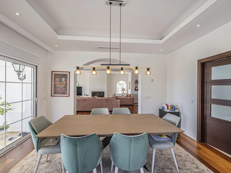 VILLA WITH LARGE PLOT NEXT TO EL PARAÍSO GOLF