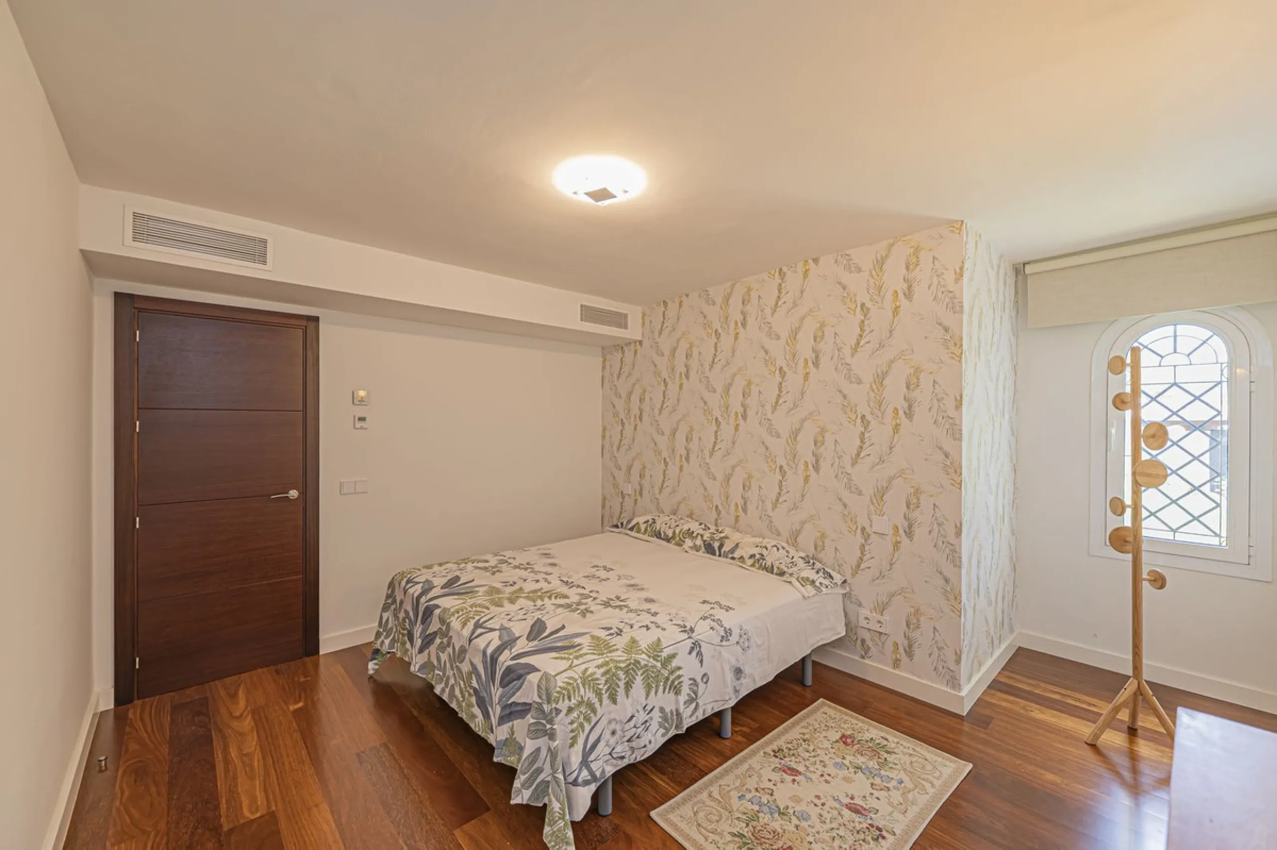 VILLA WITH LARGE PLOT NEXT TO EL PARAÍSO GOLF