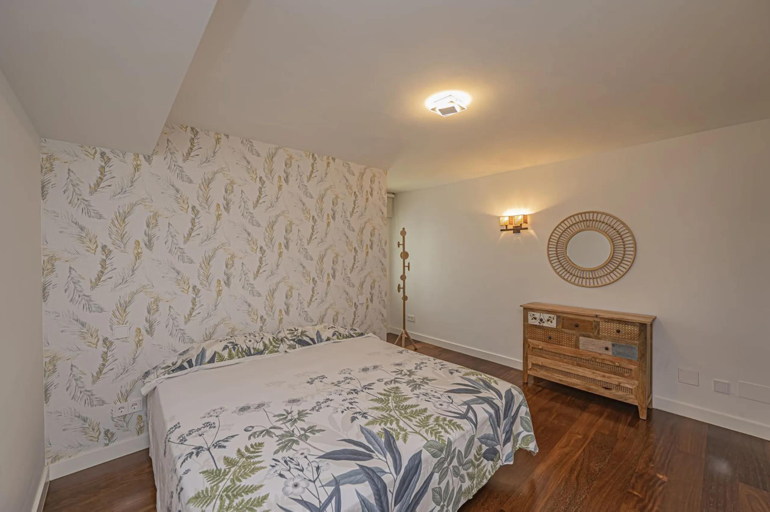 VILLA WITH LARGE PLOT NEXT TO EL PARAÍSO GOLF