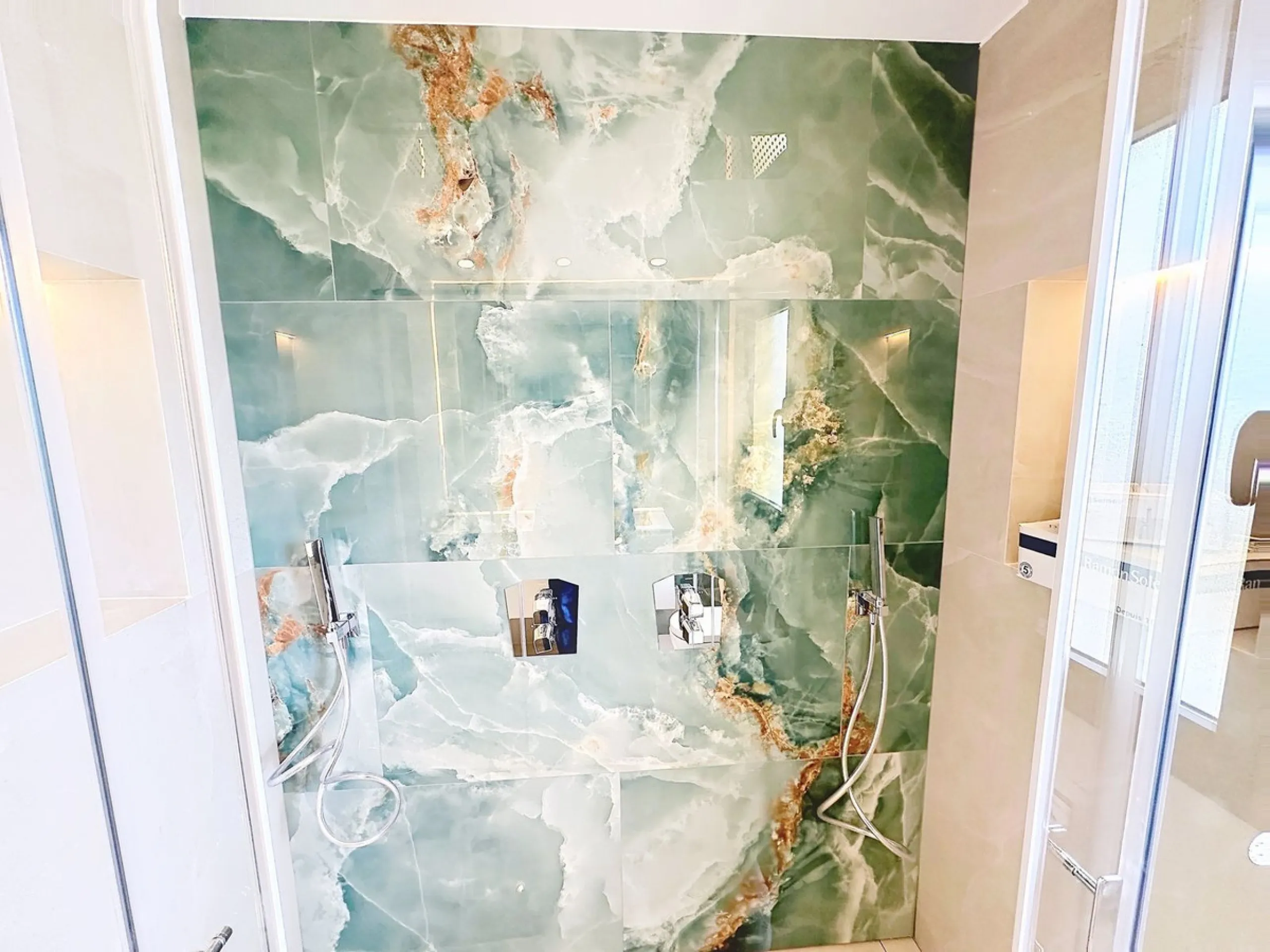 Imagine waking up each morning to soft Mediterranean light streaming through the windows, the calm of a beautifully maintained community, and the sea breeze accompanying your first coffee of the day. All of this from a spacious glass-enclosed terrace with