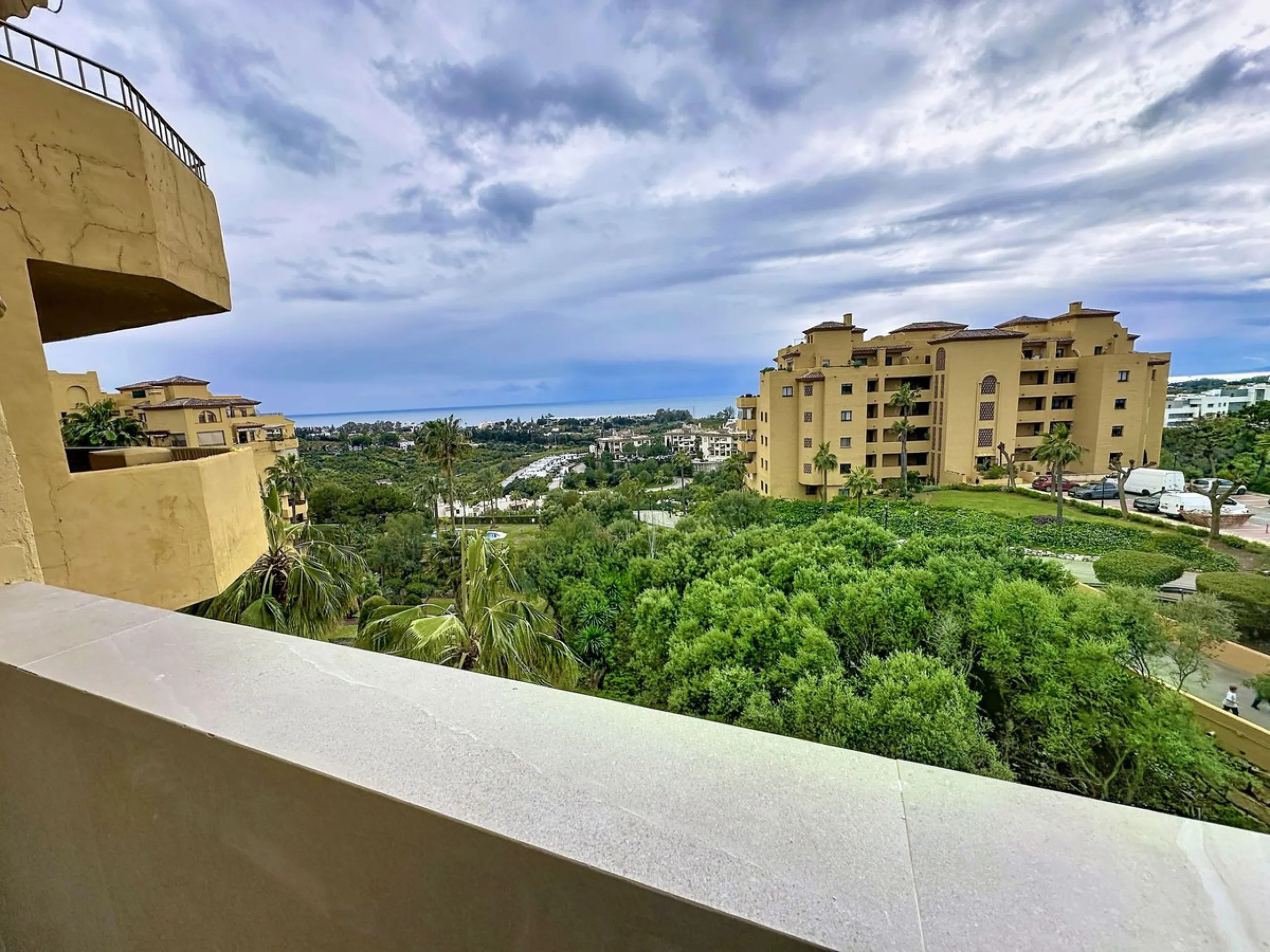 Imagine waking up each morning to soft Mediterranean light streaming through the windows, the calm of a beautifully maintained community, and the sea breeze accompanying your first coffee of the day. All of this from a spacious glass-enclosed terrace with
