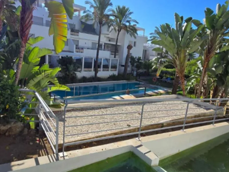 Apartment - Middle Floor Apartment в продаже в Mijas, Málaga. В доме 1 спален и 1 ванных комнат. Площадь дома 120 м²