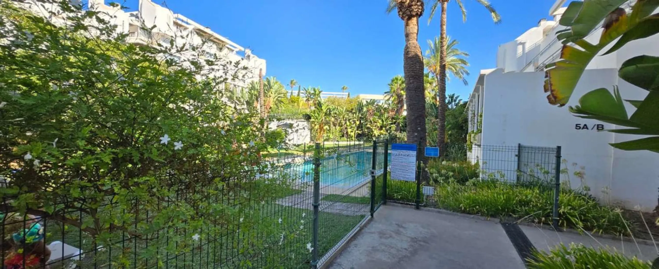 Apartment - Middle Floor Apartment в продаже в Mijas, Málaga. В доме 1 спален и 1 ванных комнат. Площадь дома 120 м²