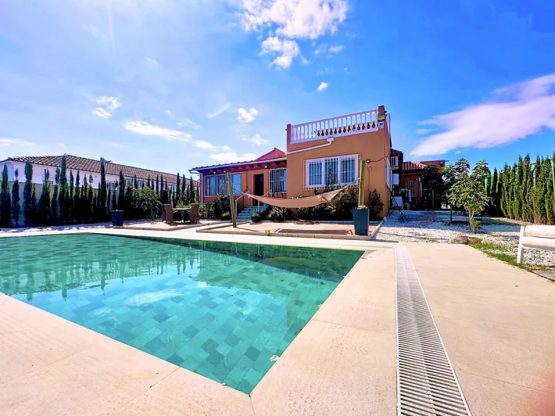 Exclusive Villa in Buenas Noches, Estepona – Prime Location between Gibraltar and Marbella