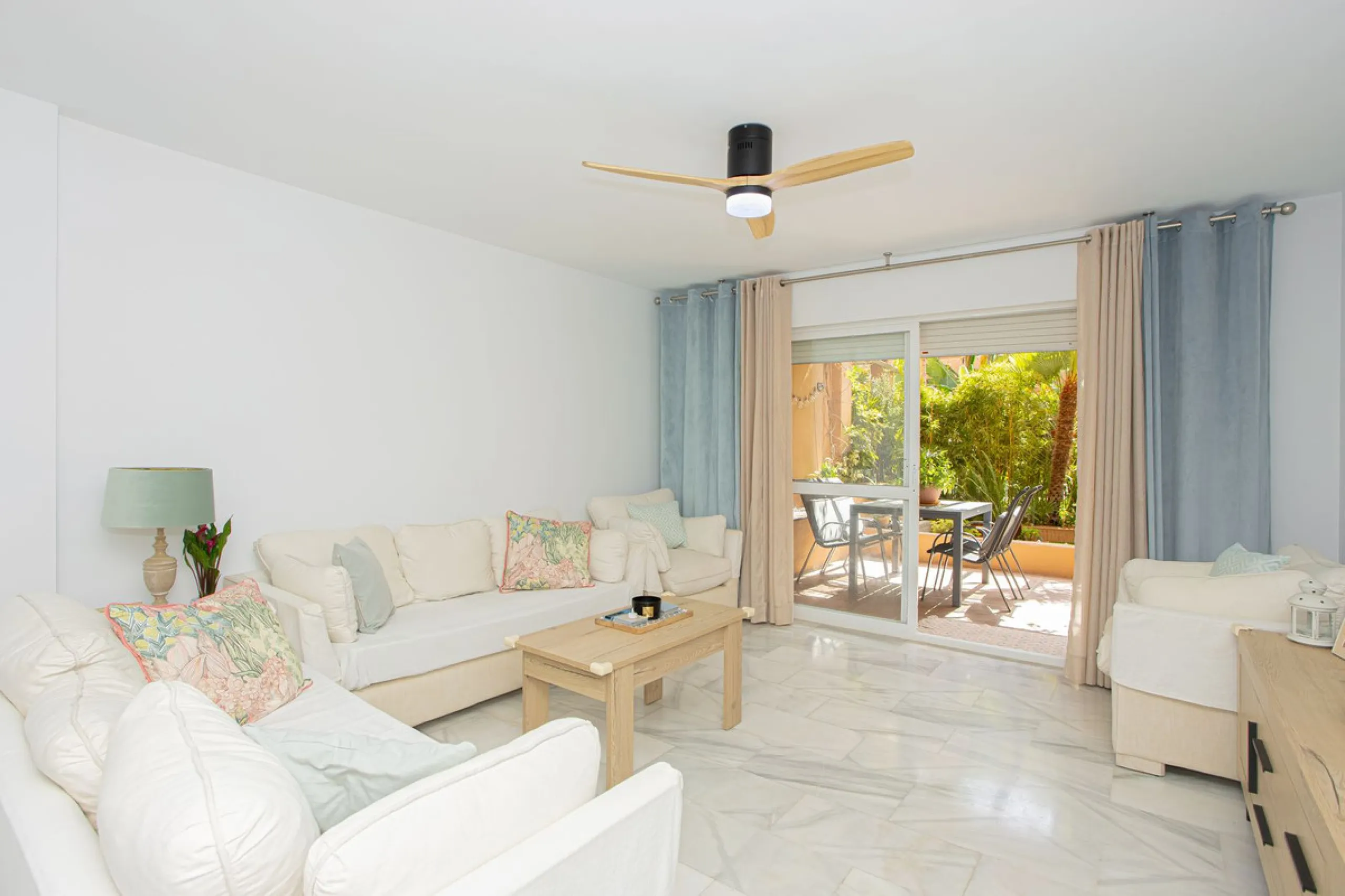 Apartment - Ground Floor Apartment в продаже в Marbella, Málaga. В доме 2 спален и 2 ванных комнат. Площадь дома 123 м²