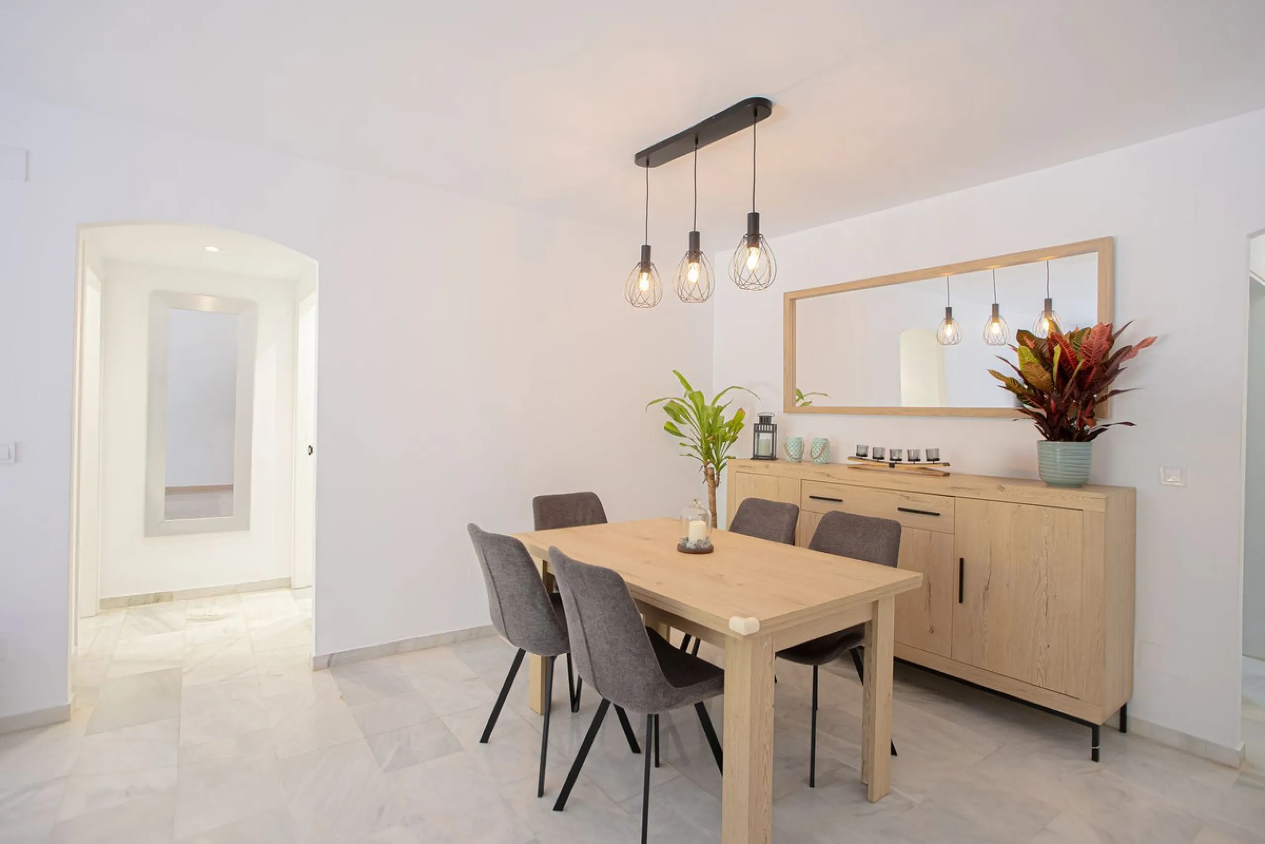 Apartment - Ground Floor Apartment в продаже в Marbella, Málaga. В доме 2 спален и 2 ванных комнат. Площадь дома 123 м²