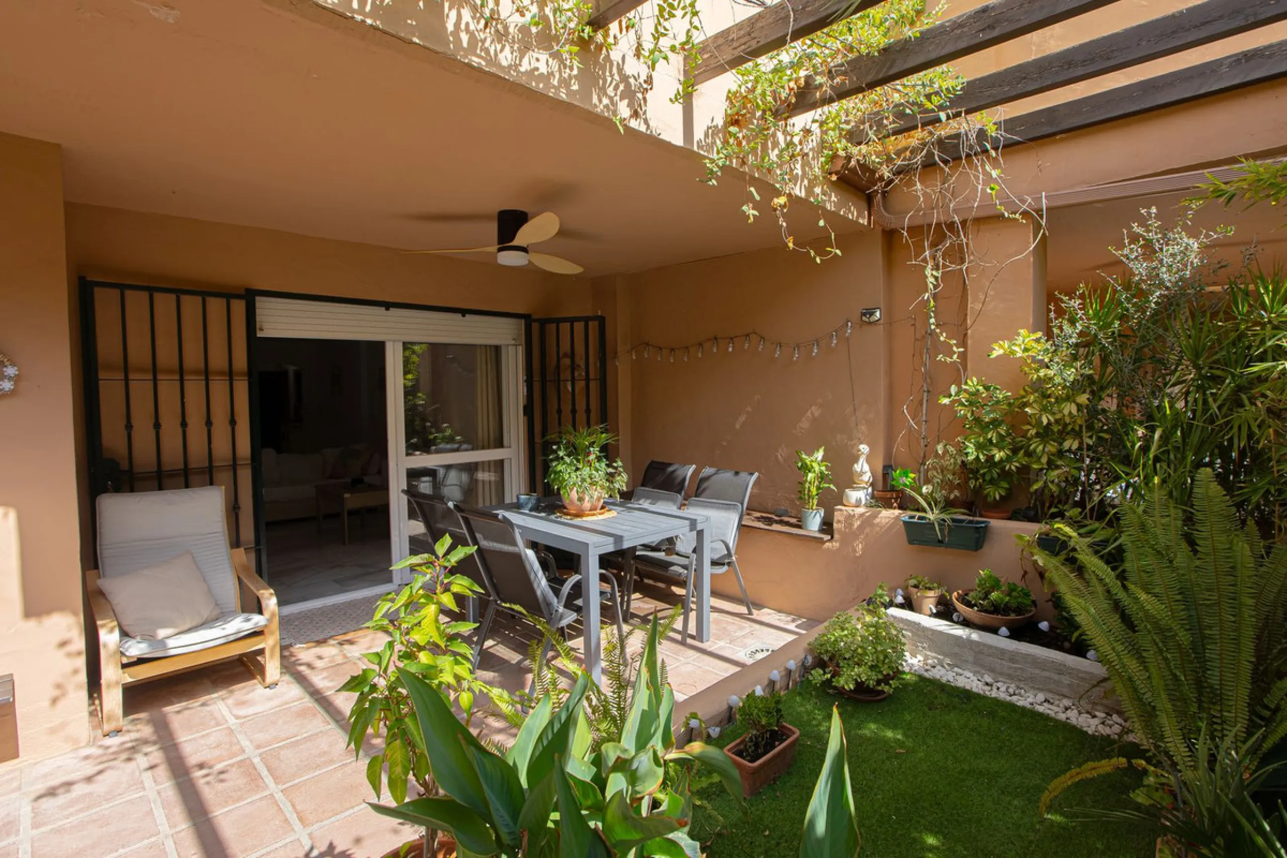 Apartment - Ground Floor Apartment в продаже в Marbella, Málaga. В доме 2 спален и 2 ванных комнат. Площадь дома 123 м²