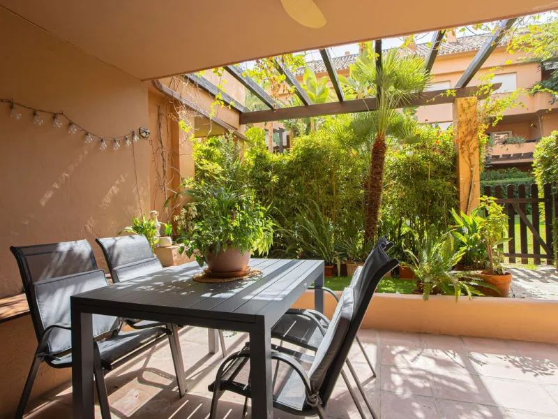 Apartment - Ground Floor Apartment в продаже в Marbella, Málaga. В доме 2 спален и 2 ванных комнат. Площадь дома 123 м²