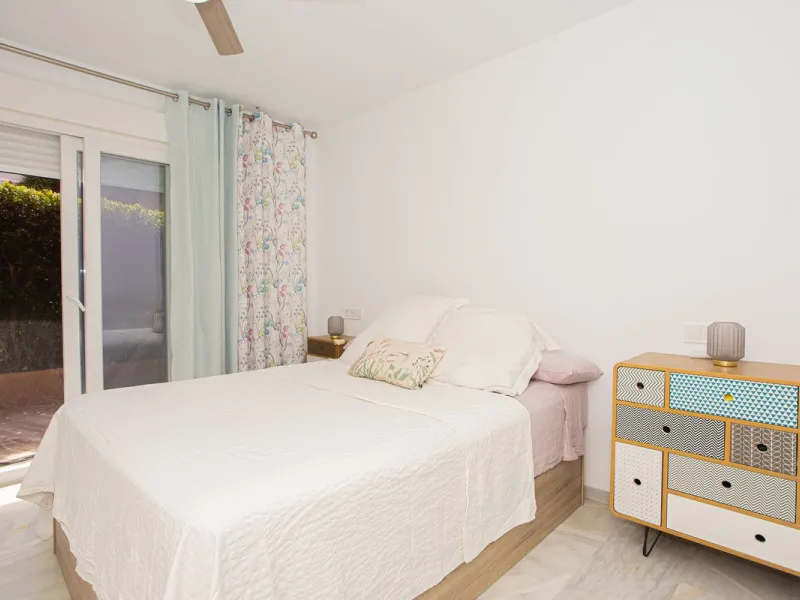 Apartment - Ground Floor Apartment в продаже в Marbella, Málaga. В доме 2 спален и 2 ванных комнат. Площадь дома 123 м²