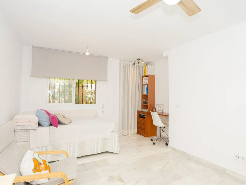 Apartment - Ground Floor Apartment в продаже в Marbella, Málaga. В доме 2 спален и 2 ванных комнат. Площадь дома 123 м²